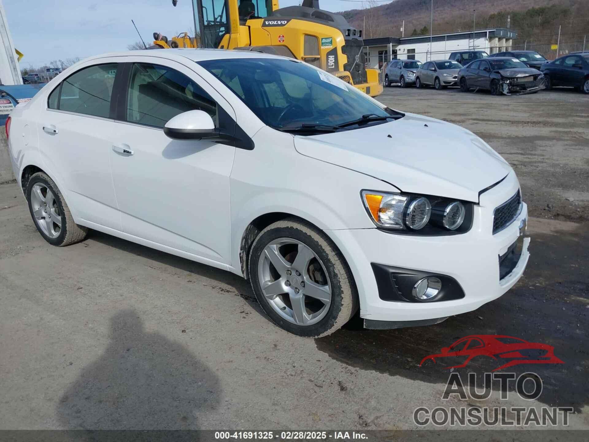 CHEVROLET SONIC 2015 - 1G1JE5SB8F4111617