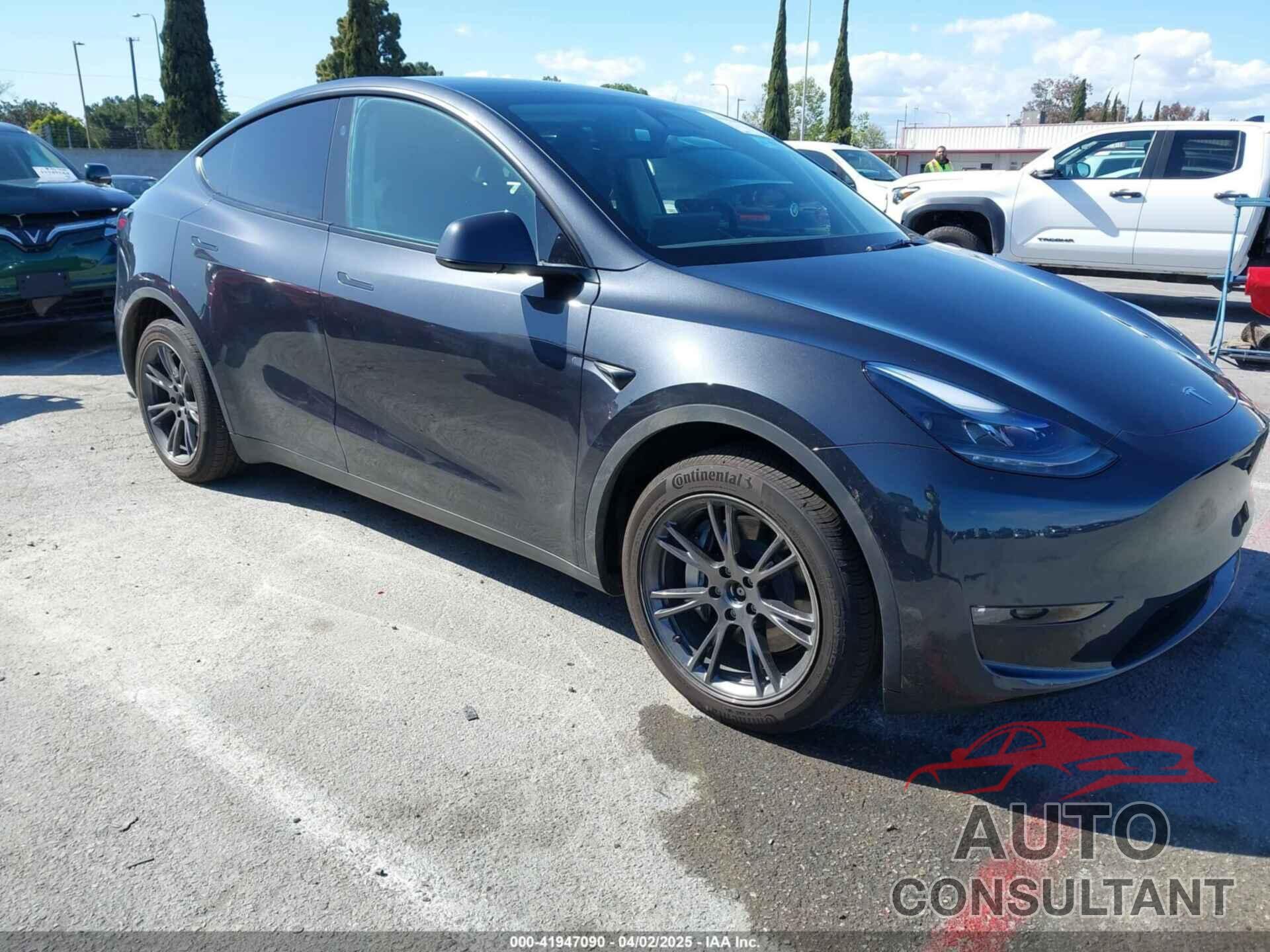 TESLA MODEL Y 2025 - 7SAYGAEE1SF262383