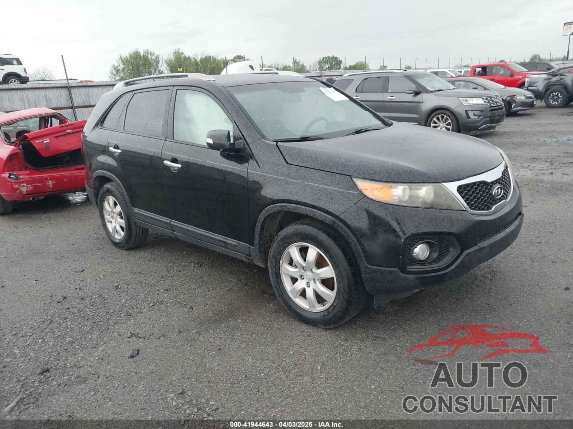 KIA SORENTO 2011 - 5XYKT4A17BG075127