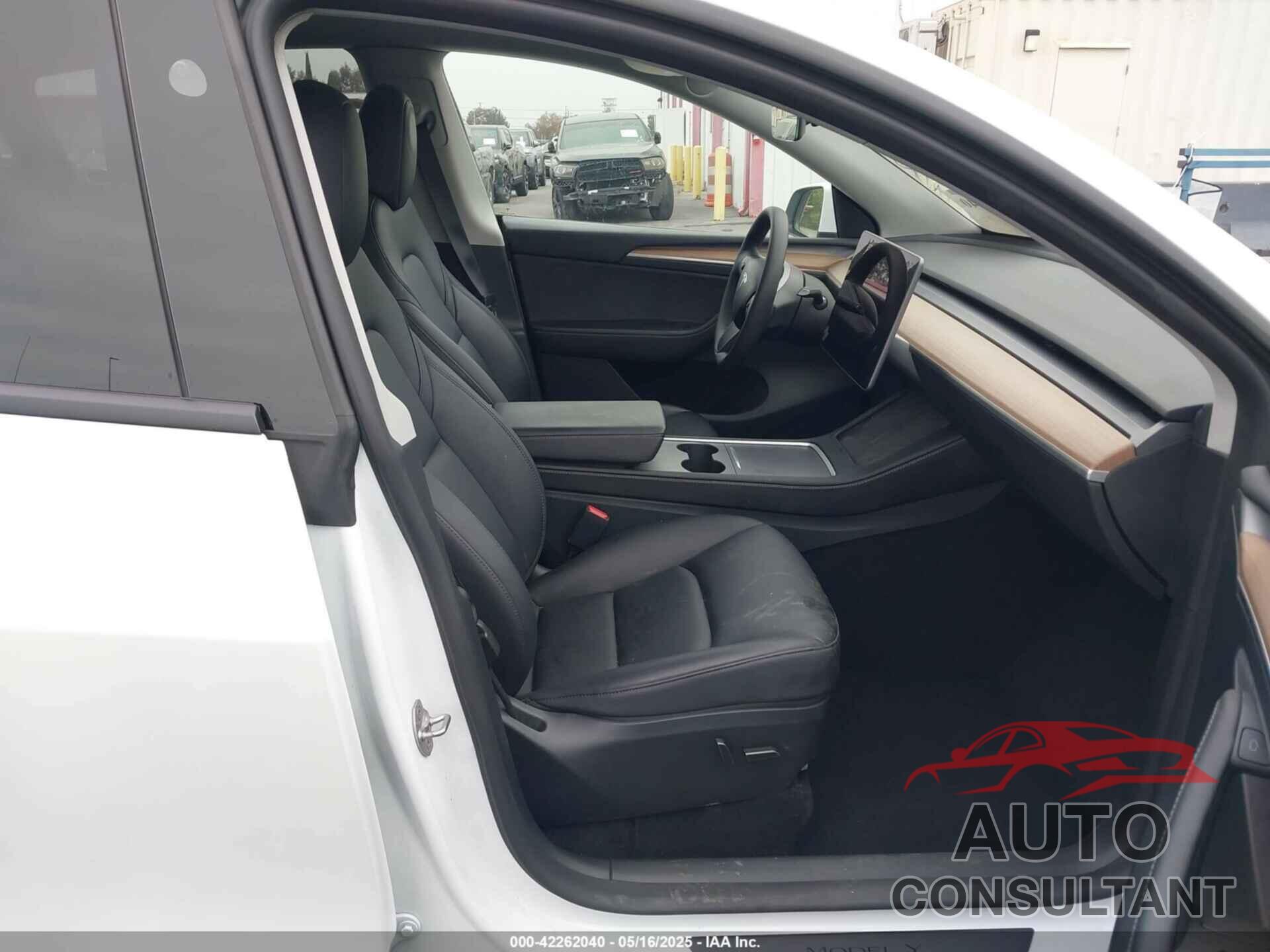 TESLA MODEL Y 2023 - 7SAYGDEE4PF807551