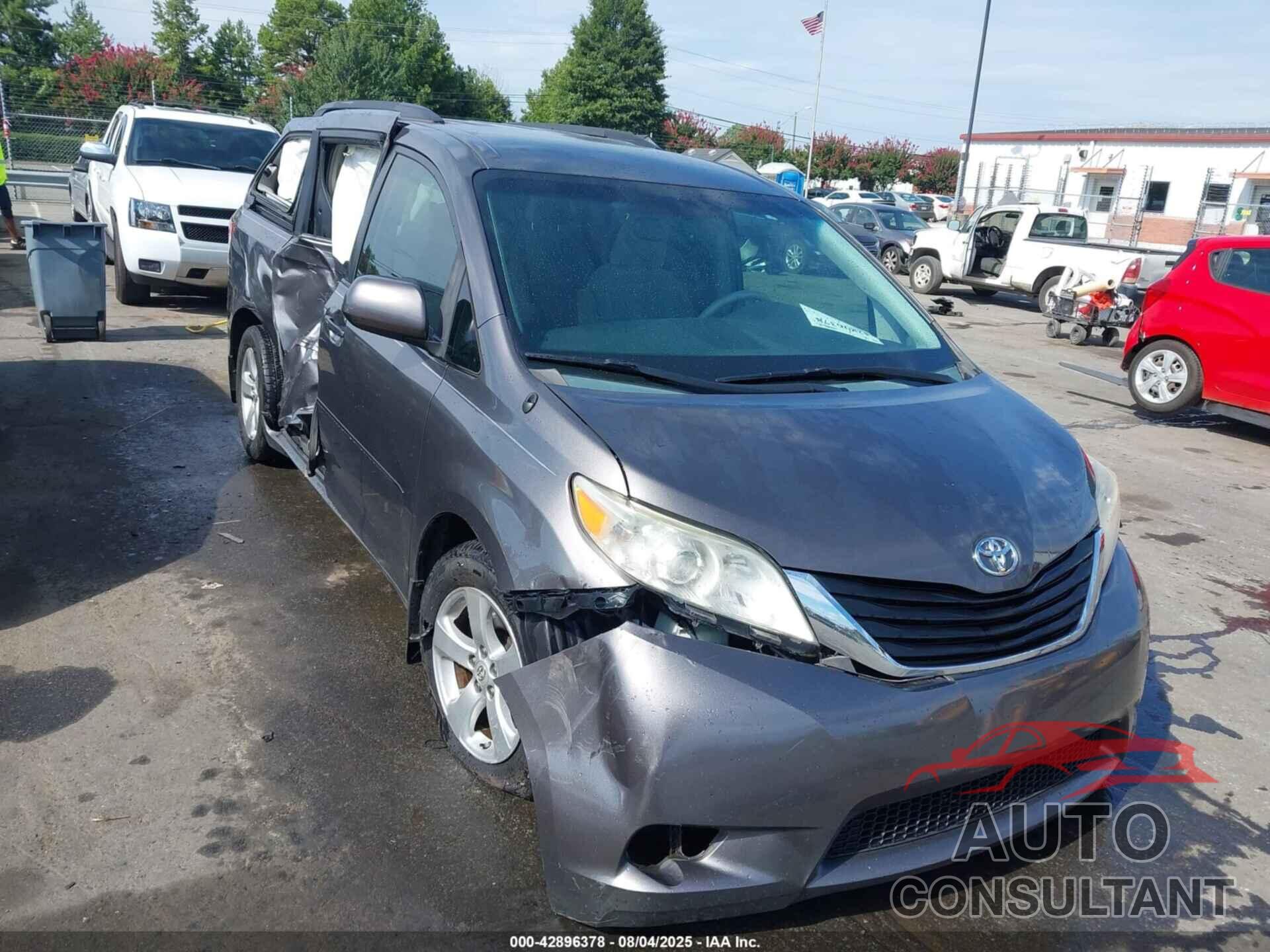 TOYOTA SIENNA 2013 - 5TDKK3DC8DS322915