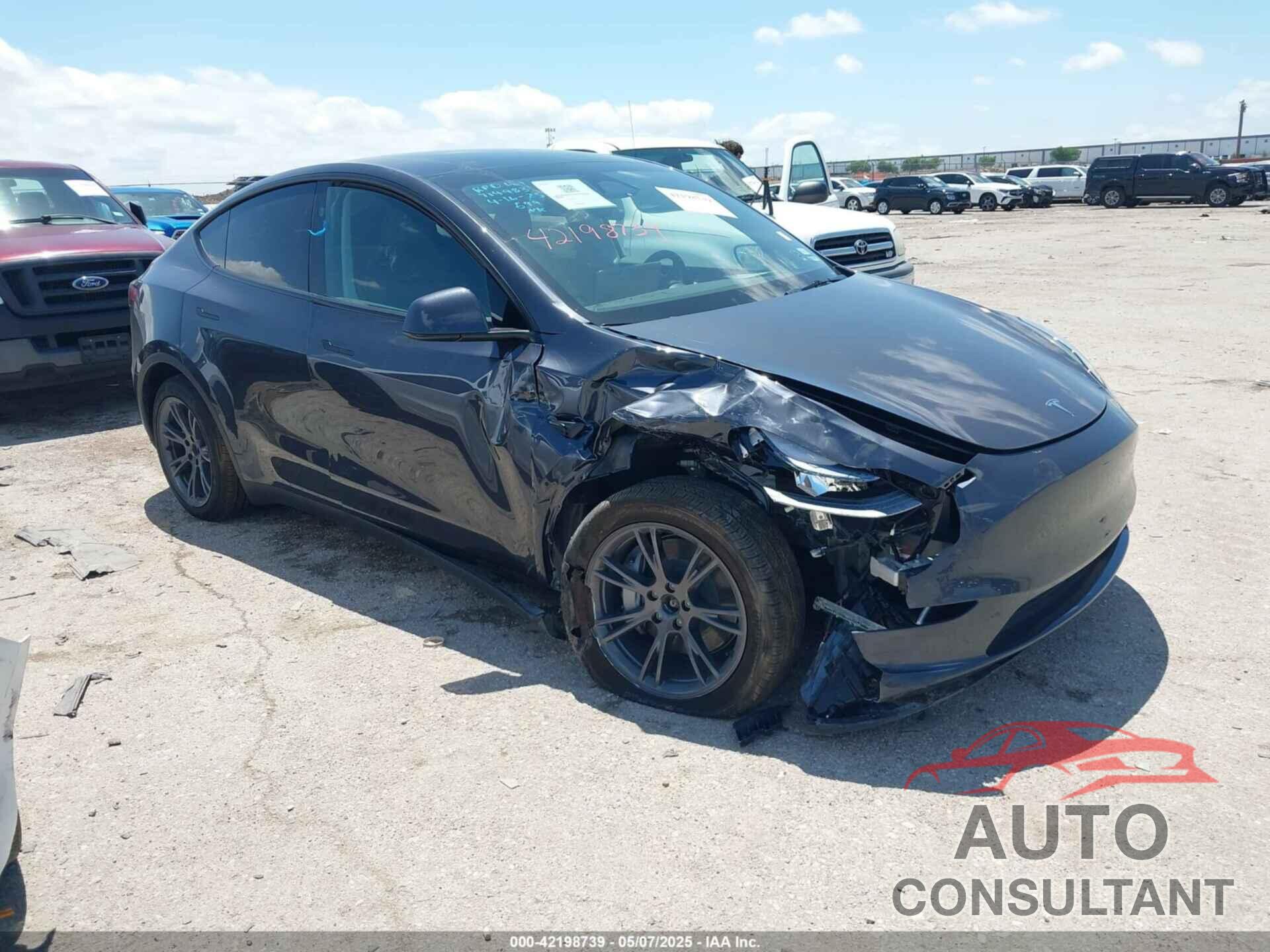 TESLA MODEL Y 2025 - 7SAYGDEE3SA364458