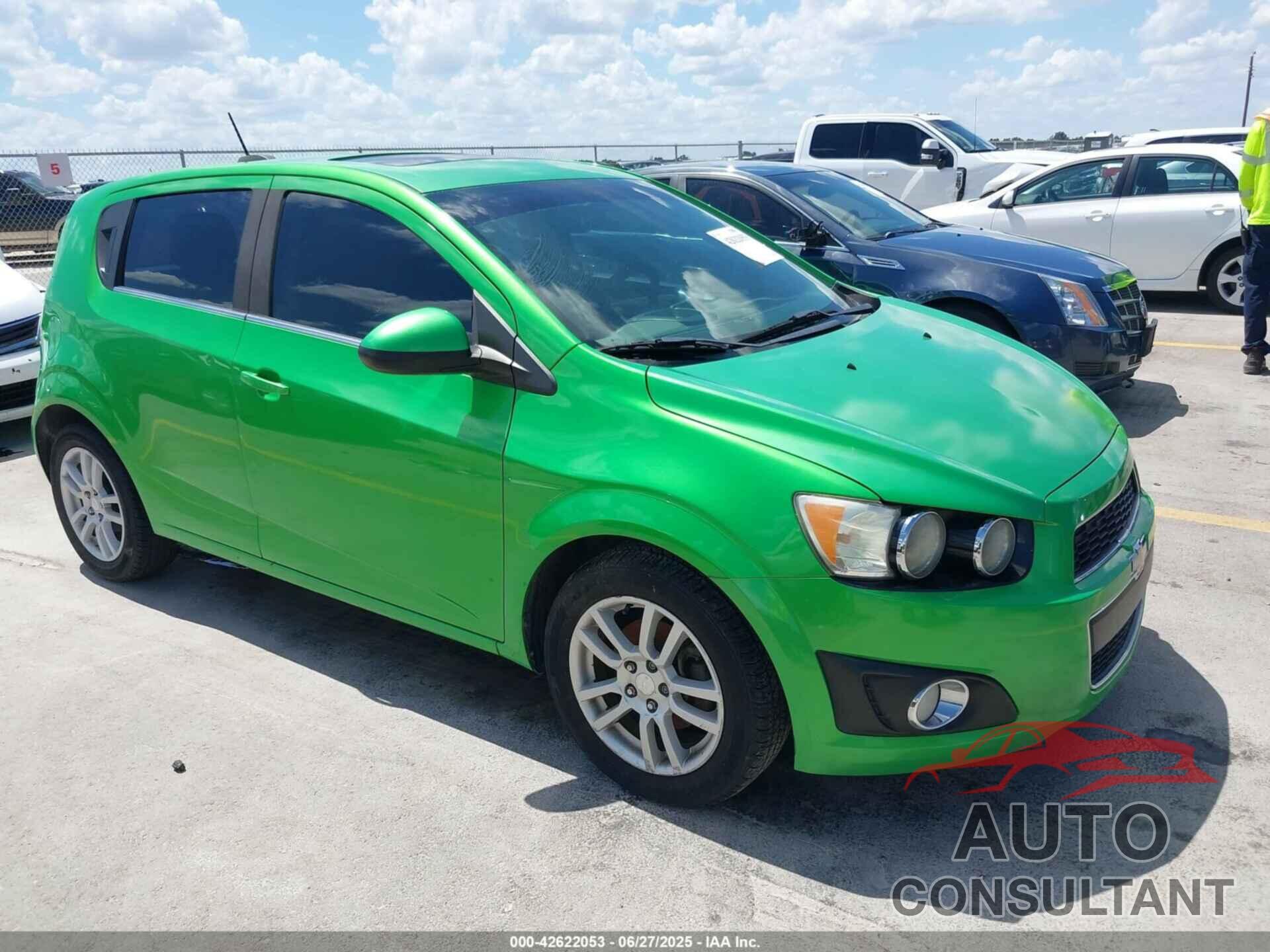 CHEVROLET SONIC 2015 - 1G1JC6SH3F4113565