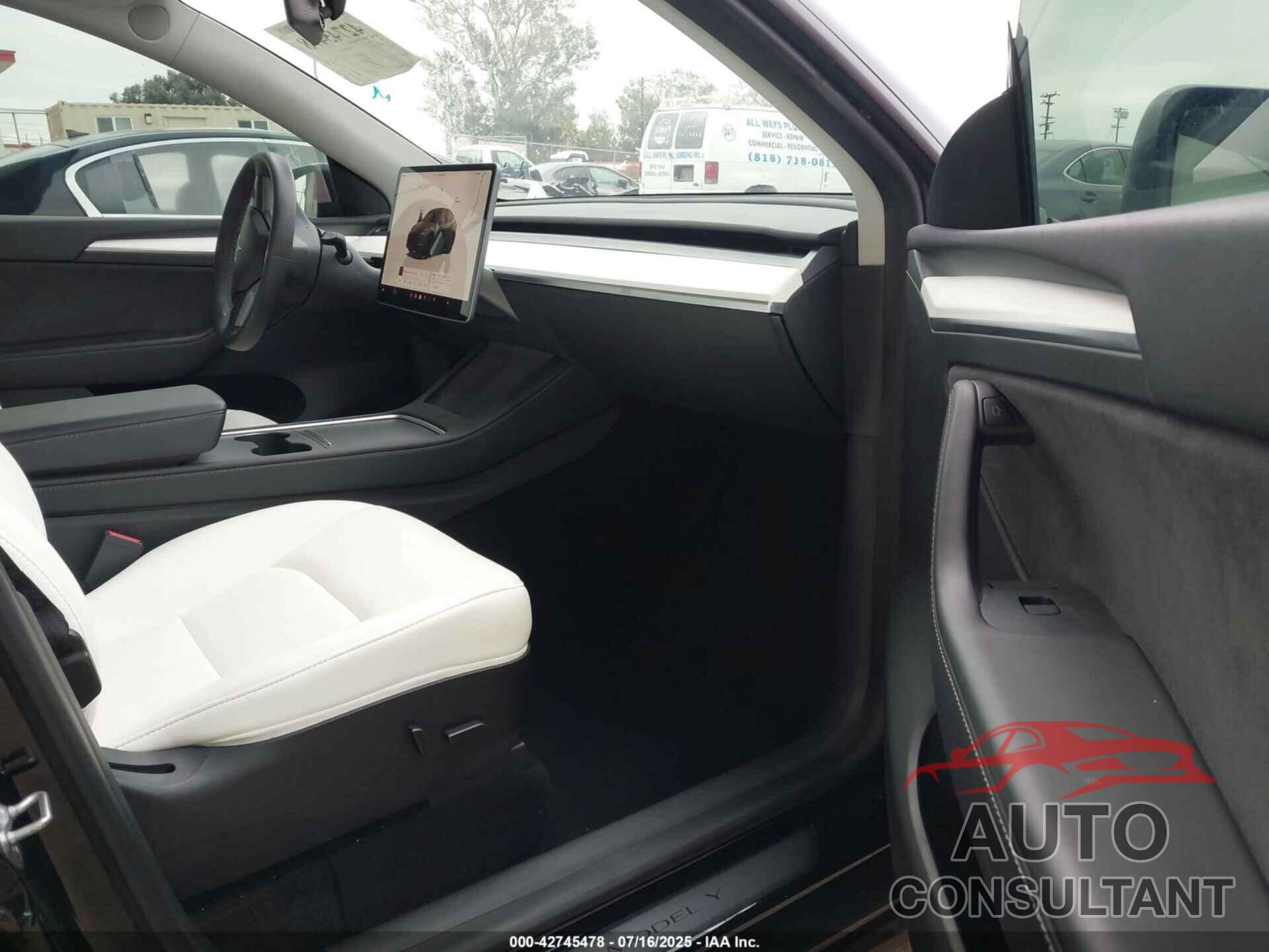 TESLA MODEL Y 2023 - 7SAYGDEF2PF659490