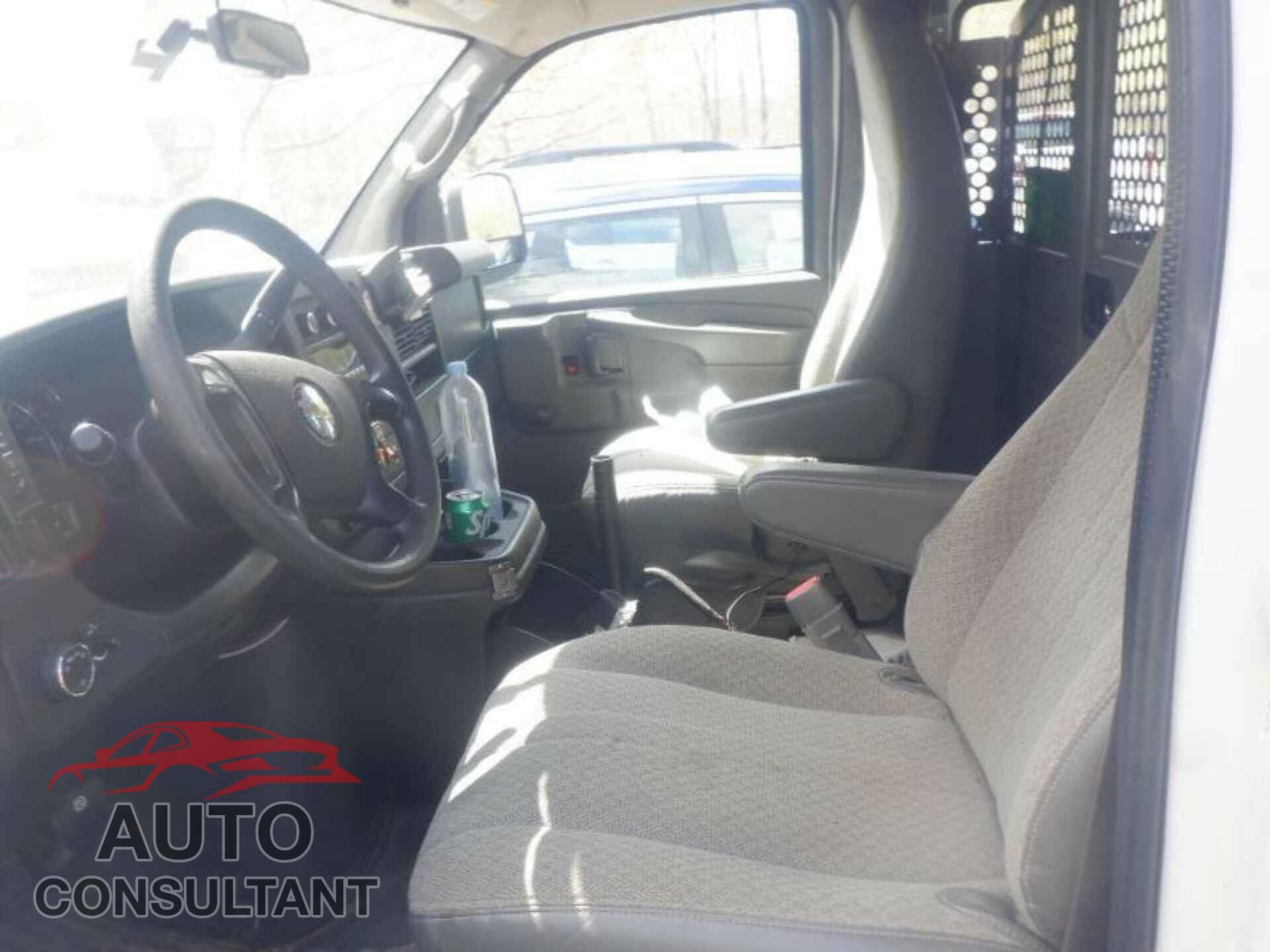 CHEVROLET EXPRESS G2500 2011 - 1GCWGFCB8B1122477