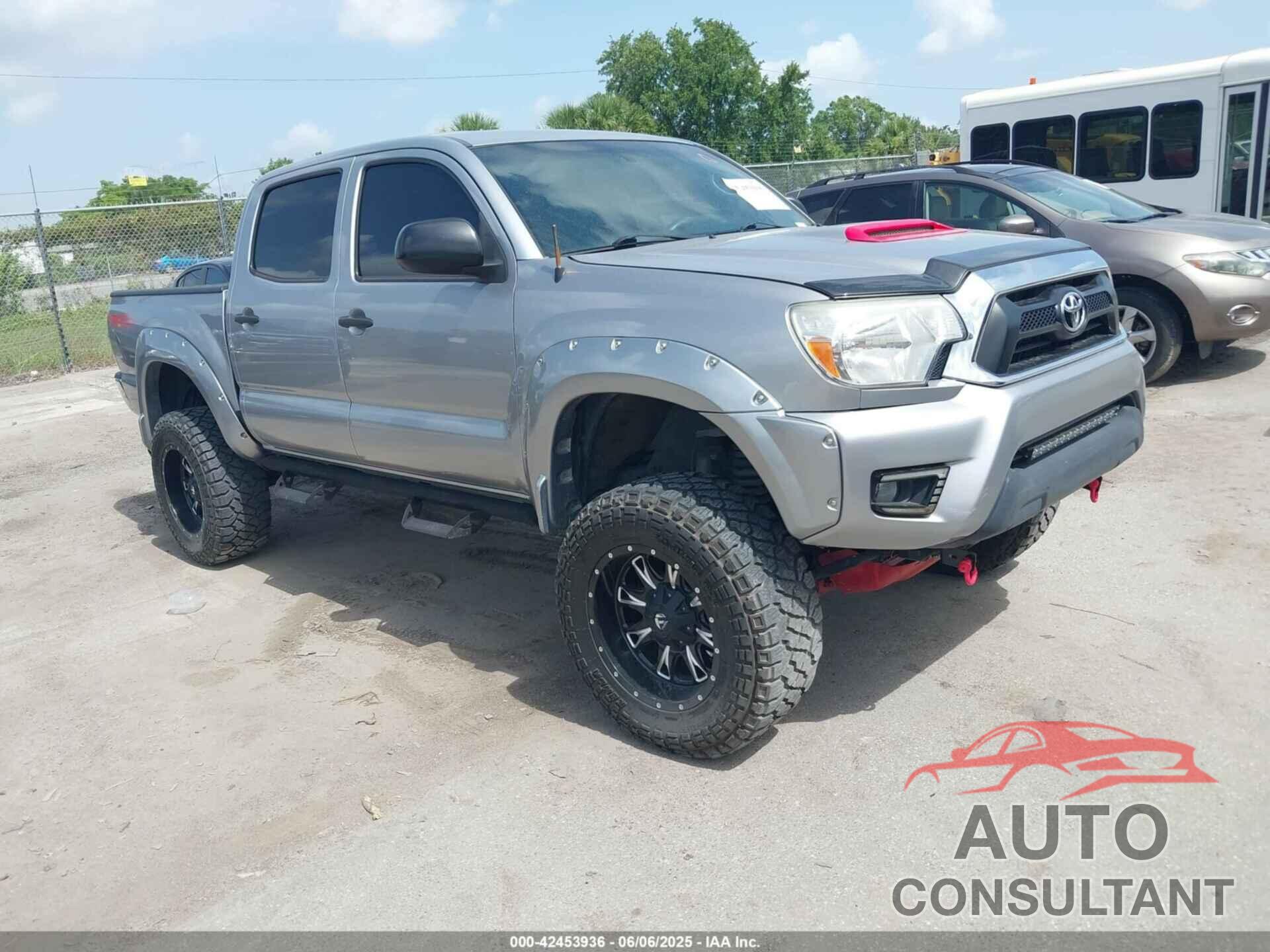 TOYOTA TACOMA 2015 - 5TFLU4EN8FX124417