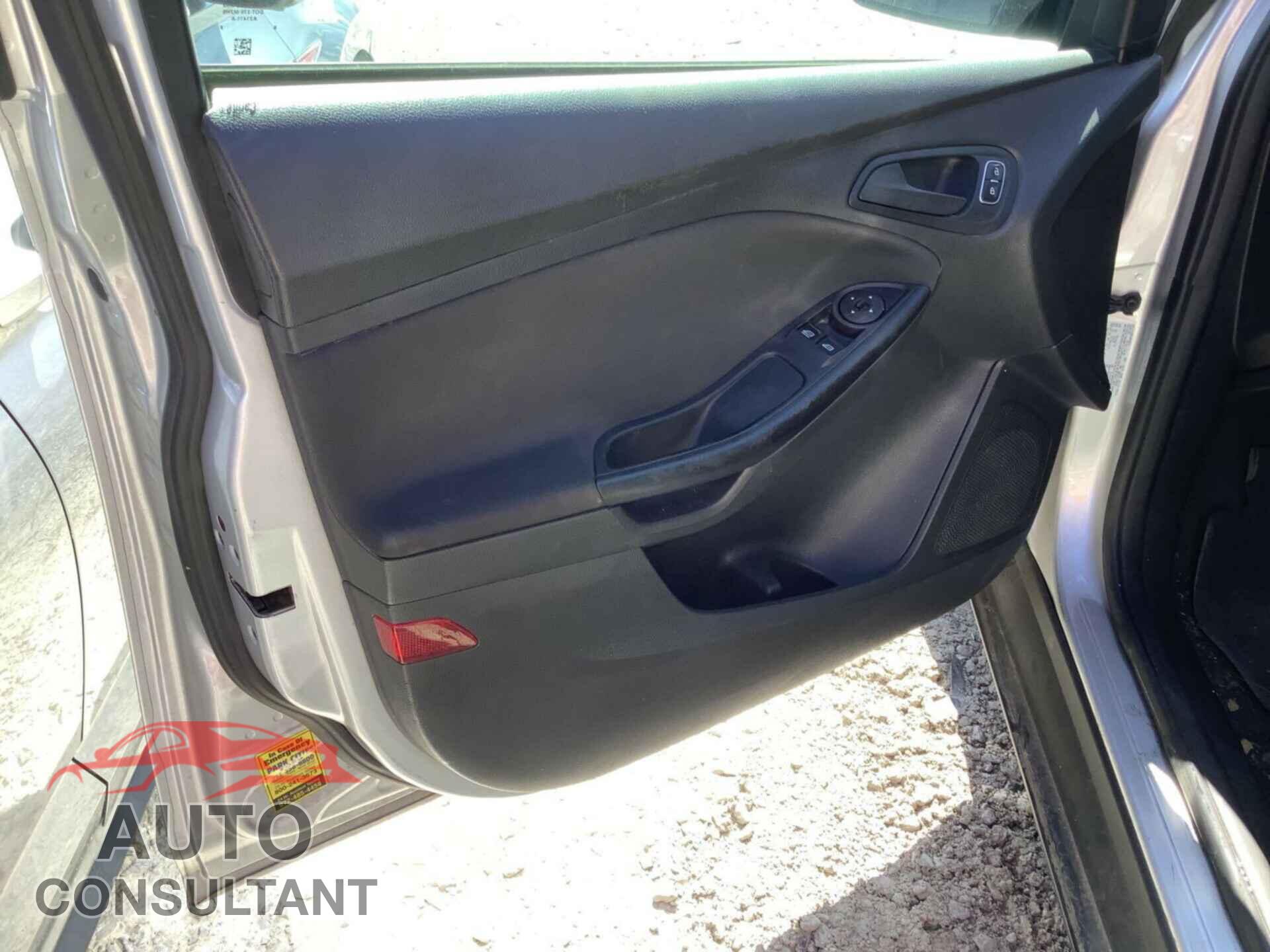 FORD FOCUS 2016 - 1FADP3E22GL366131