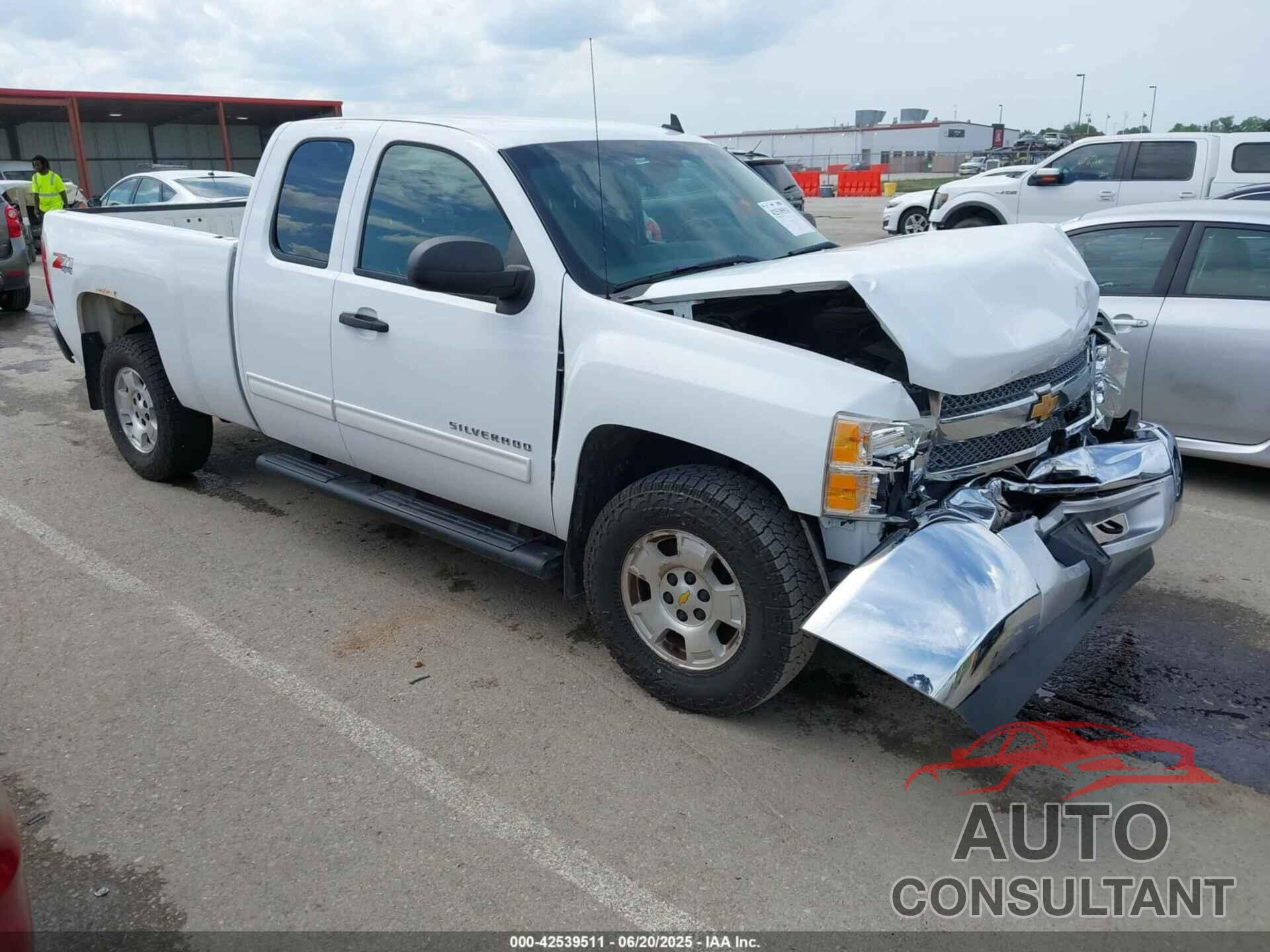 CHEVROLET SILVERADO 1500 2013 - 1GCRKSE74DZ258171