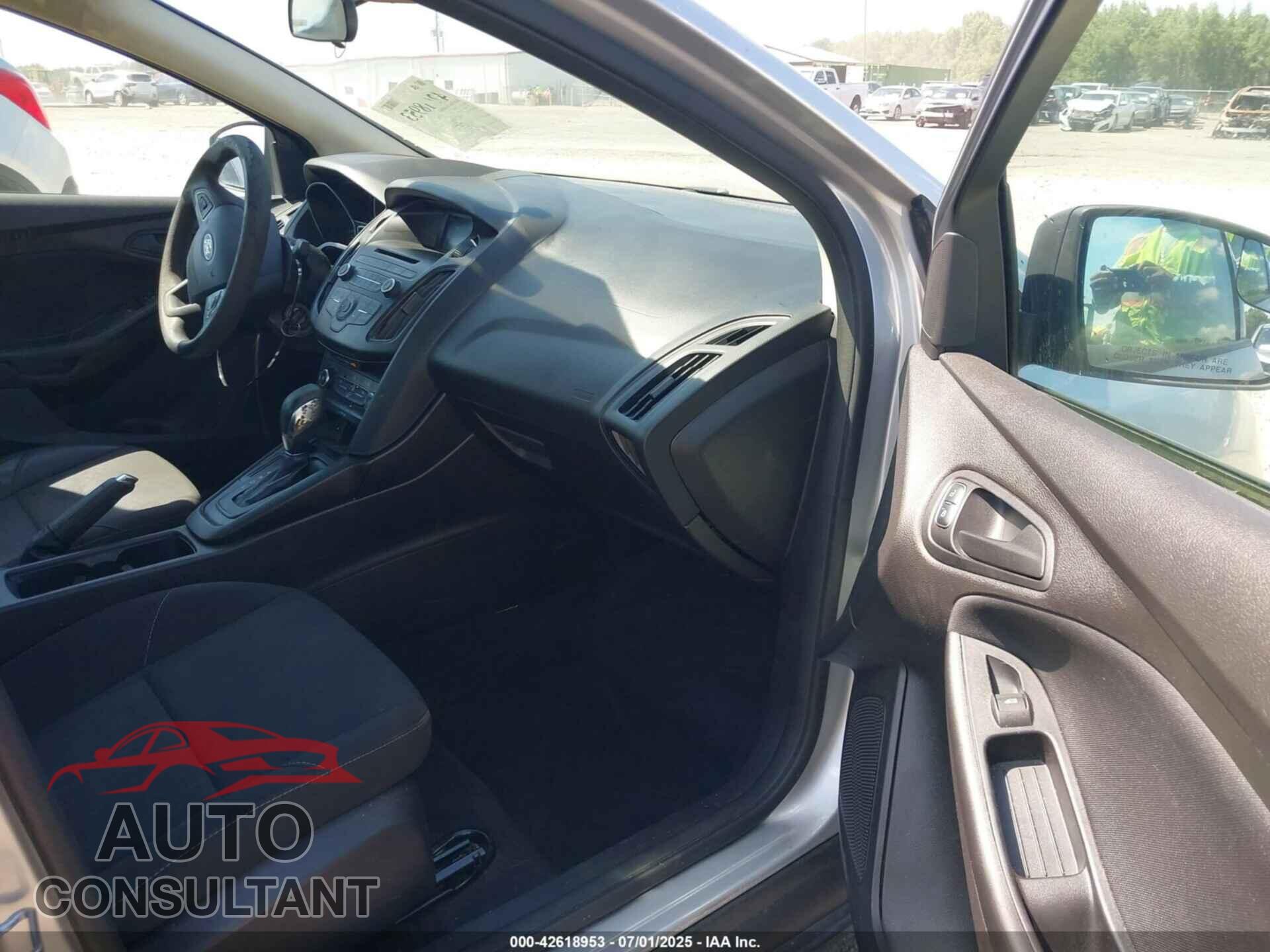 FORD FOCUS 2017 - 1FADP3E21HL311770