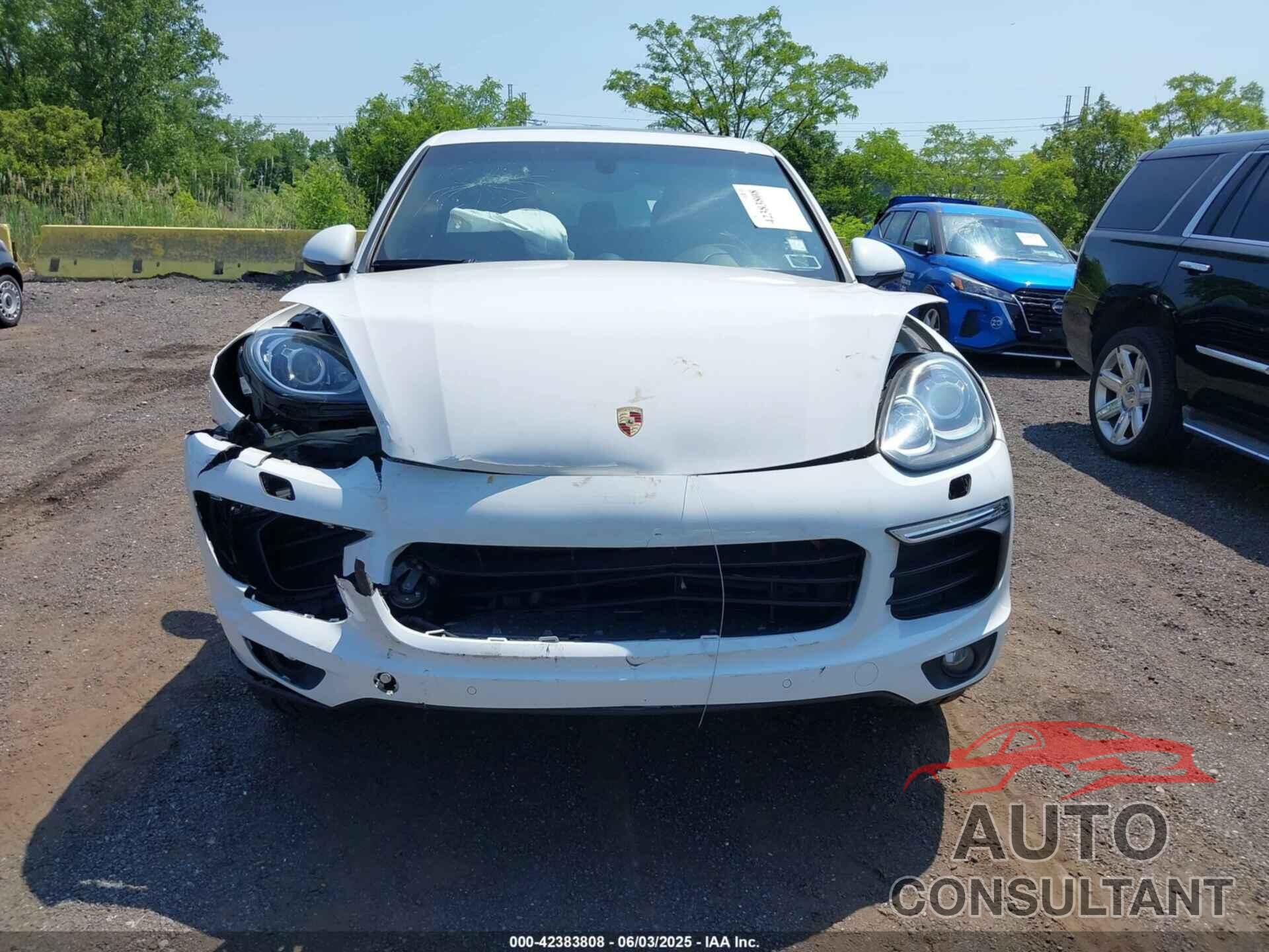 PORSCHE CAYENNE 2018 - WP1AA2A28JKA02807