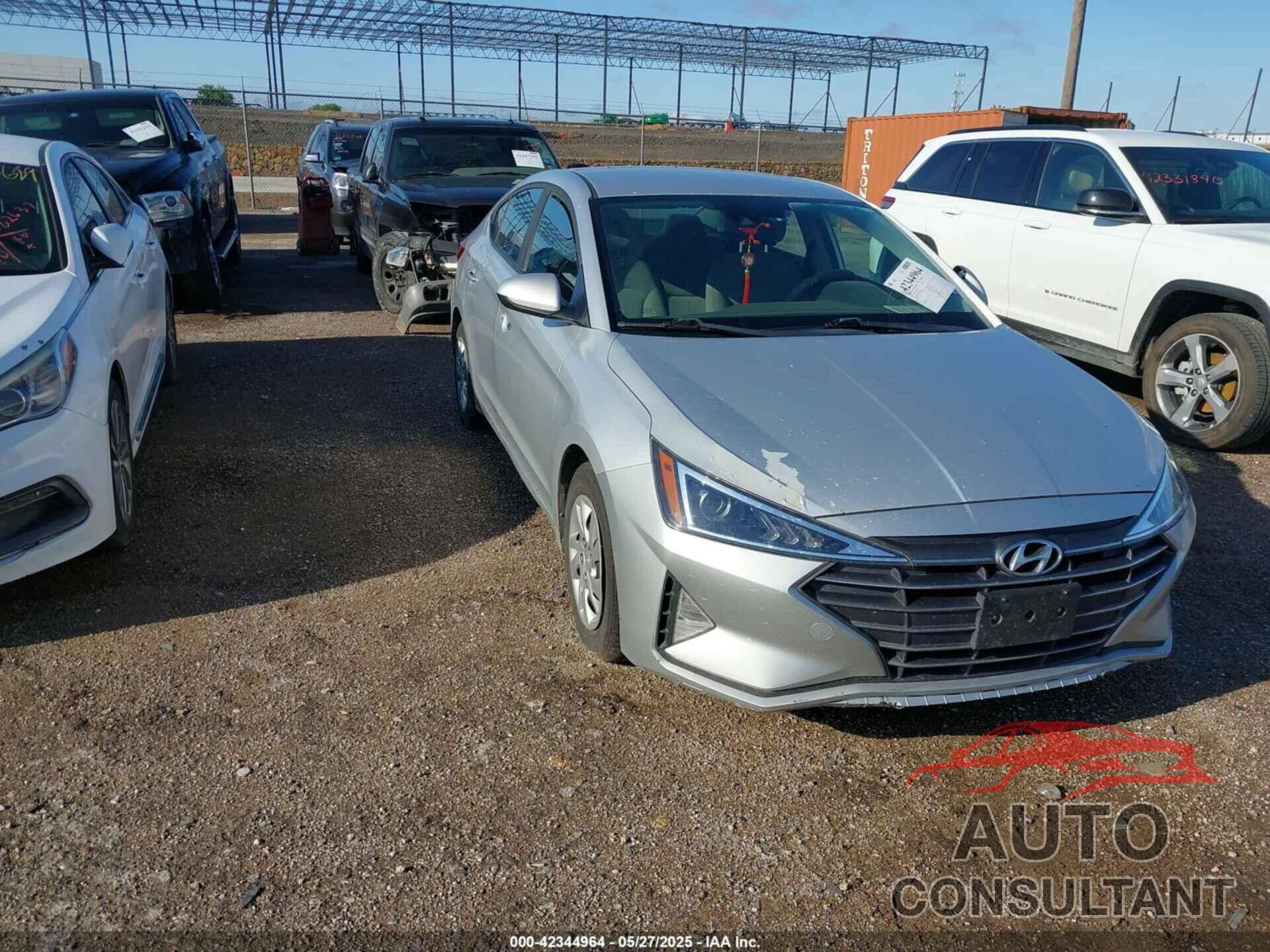 HYUNDAI ELANTRA 2019 - KMHD84LFXKU746190