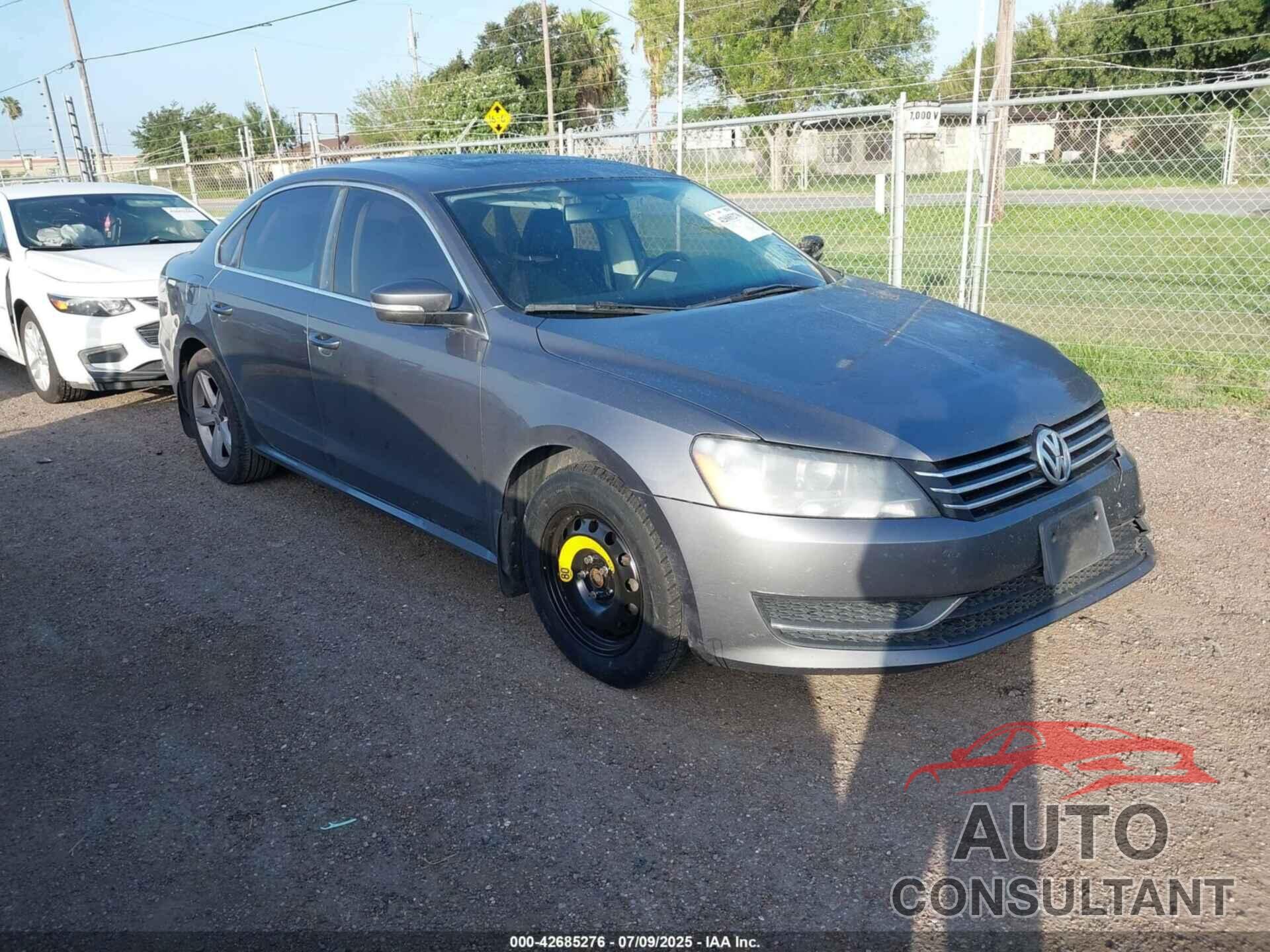 VOLKSWAGEN PASSAT 2013 - 1VWBH7A36DC054519