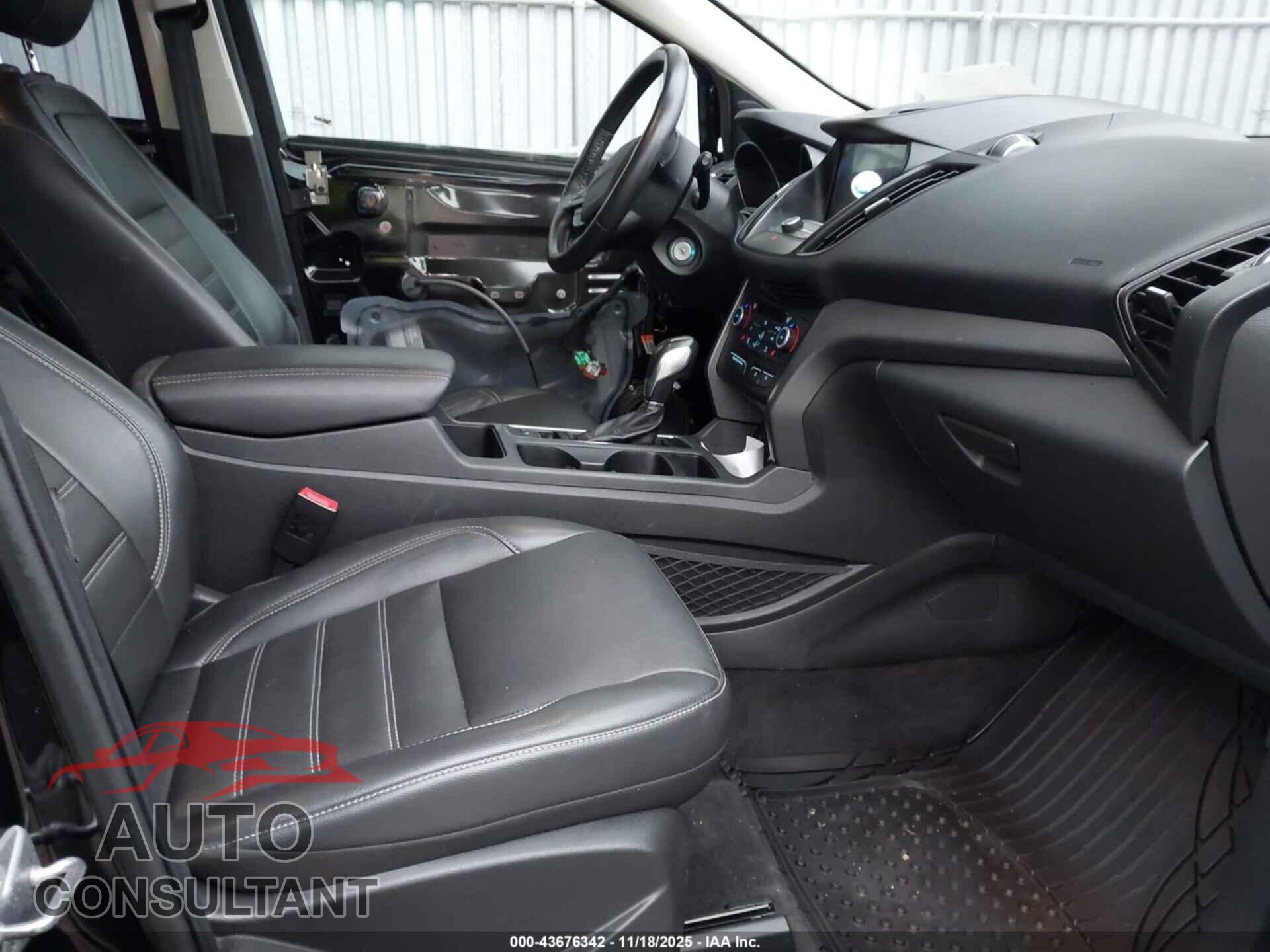 FORD ESCAPE 2018 - 1FMCU9HD1JUD30491