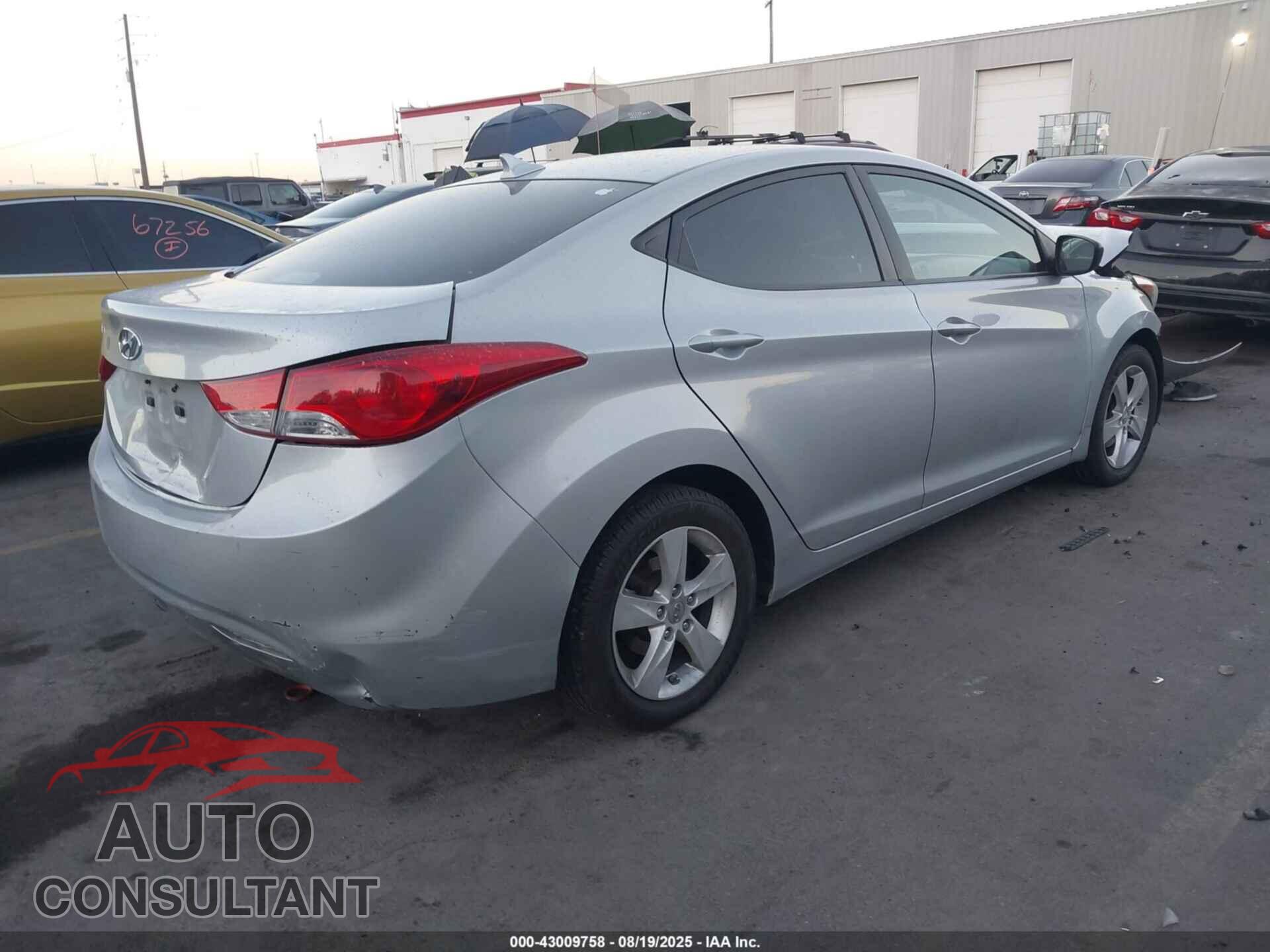 HYUNDAI ELANTRA 2012 - 5NPDH4AE5CH081094