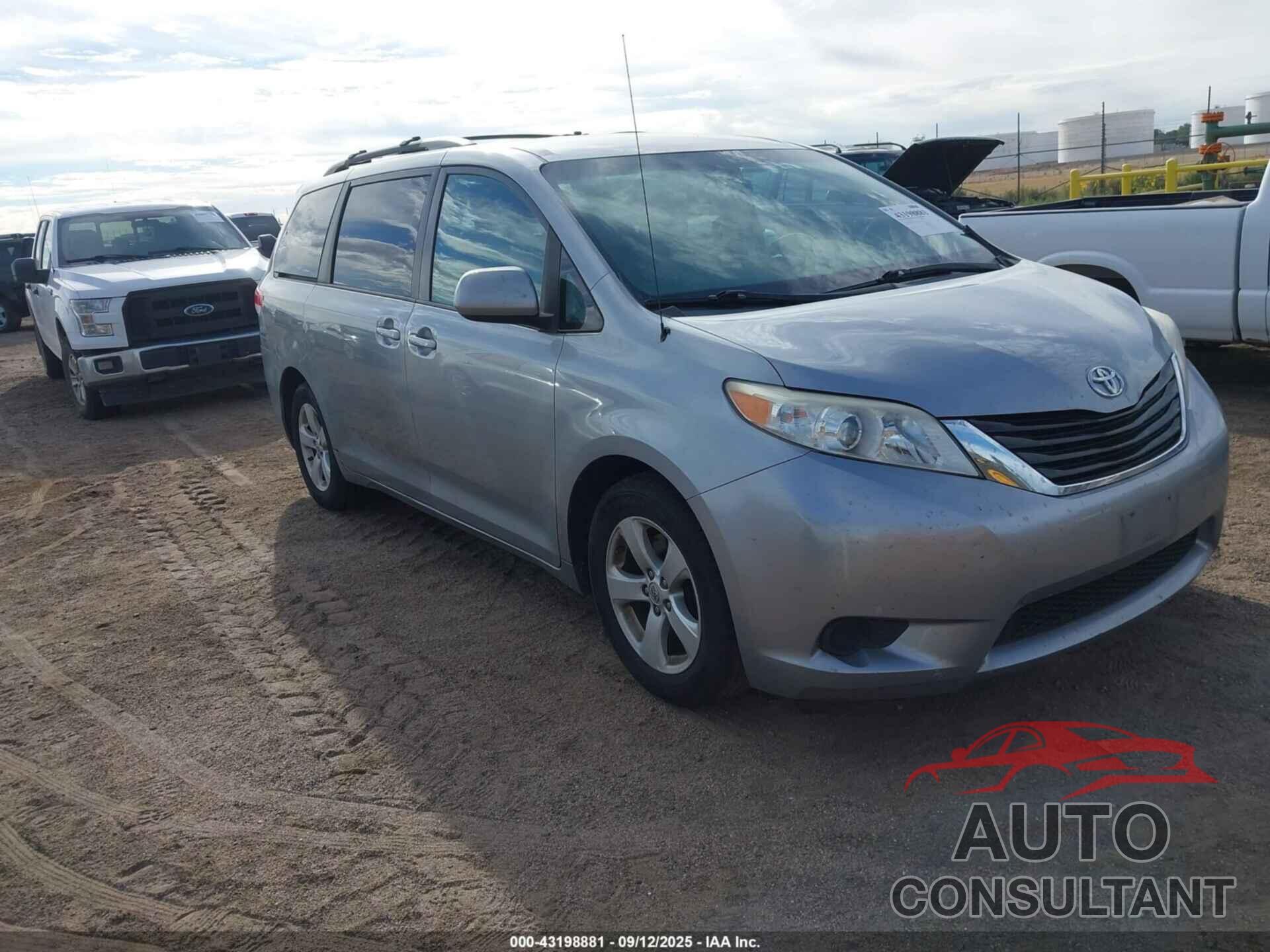 TOYOTA SIENNA 2011 - 5TDKK3DC6BS174499