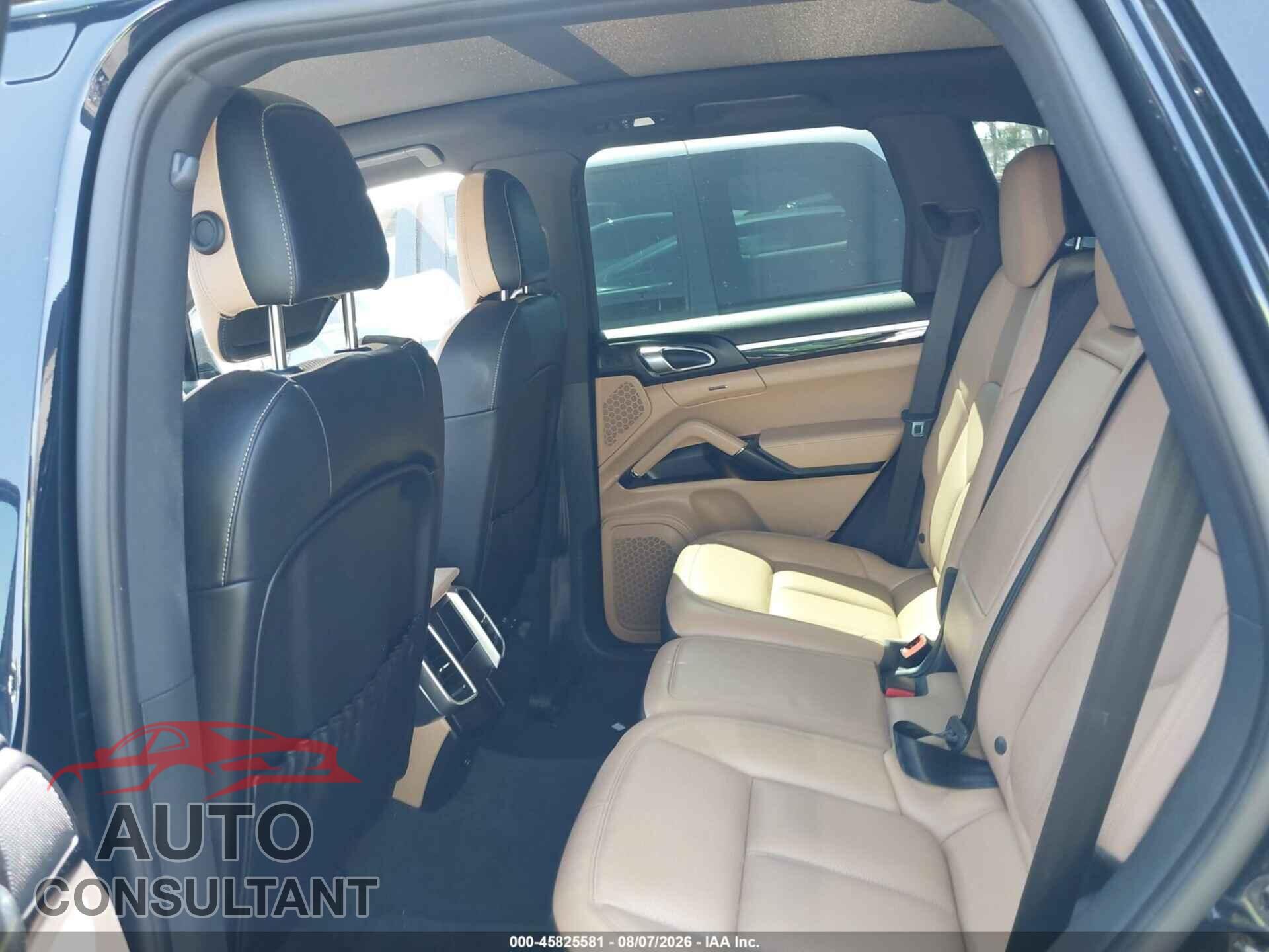 PORSCHE CAYENNE 2017 - WP1AA2A26HKA91772