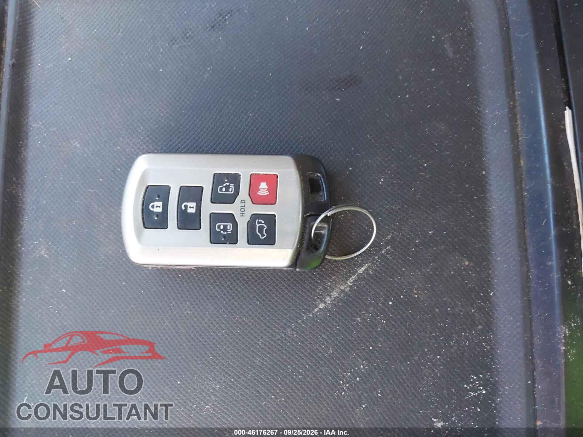 TOYOTA SIENNA 2013 - 5TDYK3DC8DS319801