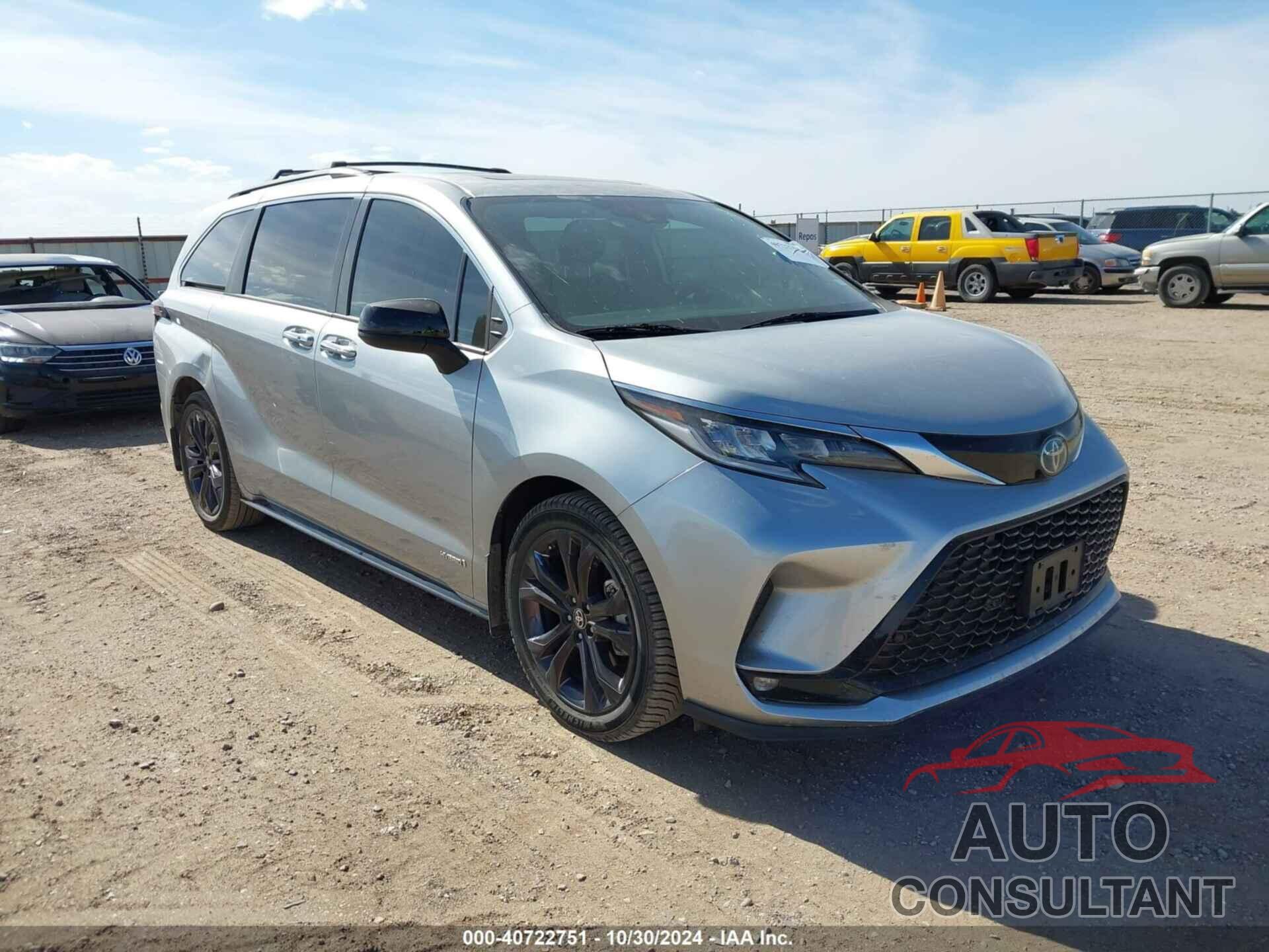 TOYOTA SIENNA 2021 - 5TDXRKEC4MS009418