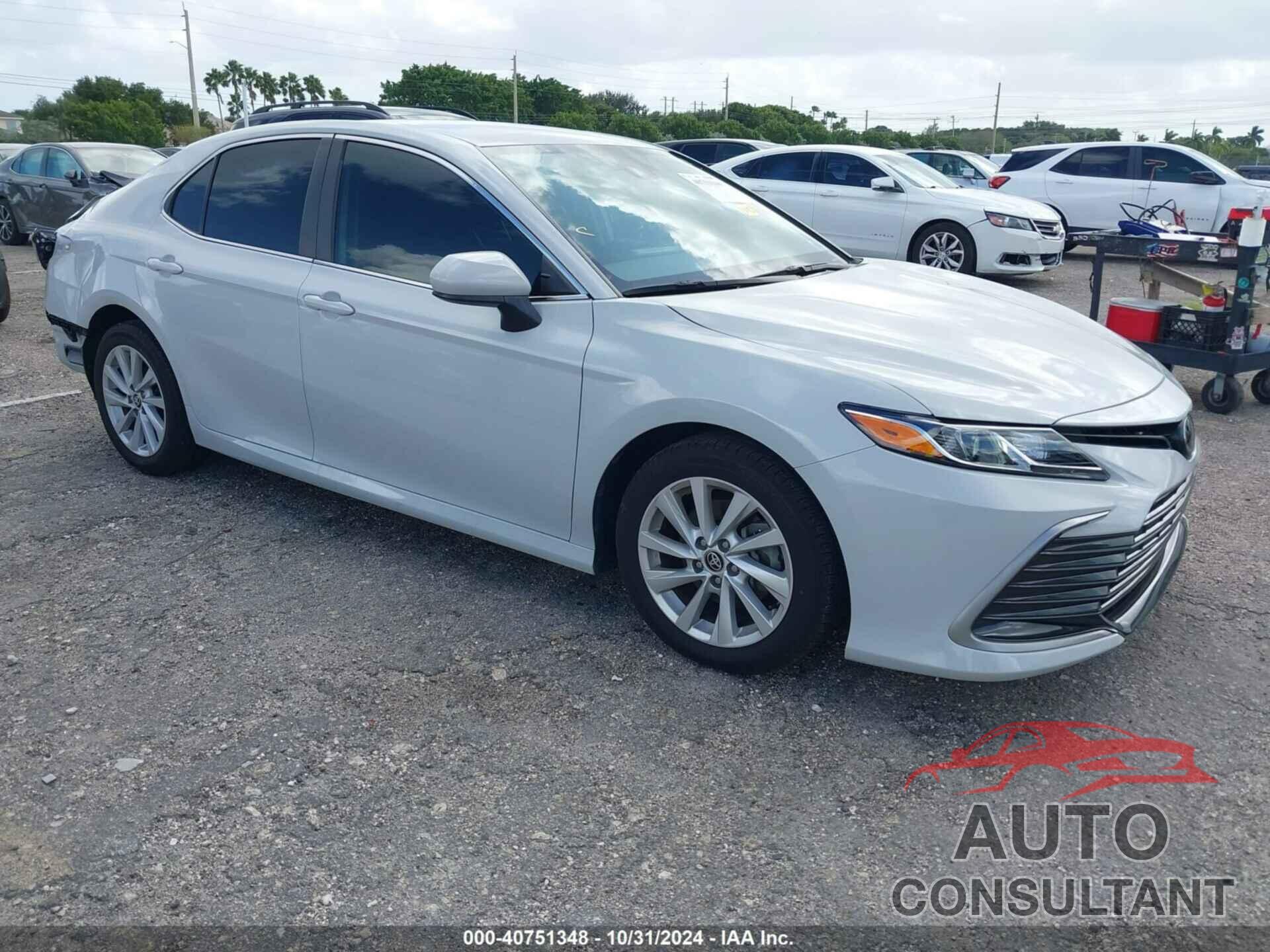 TOYOTA CAMRY 2022 - 4T1C11AK0NU072215