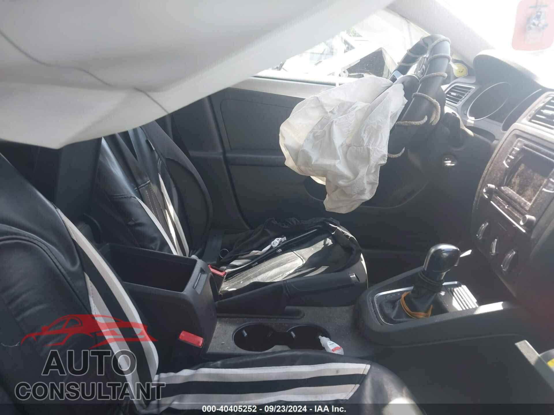 VOLKSWAGEN JETTA 2017 - 3VW2B7AJ5HM251671