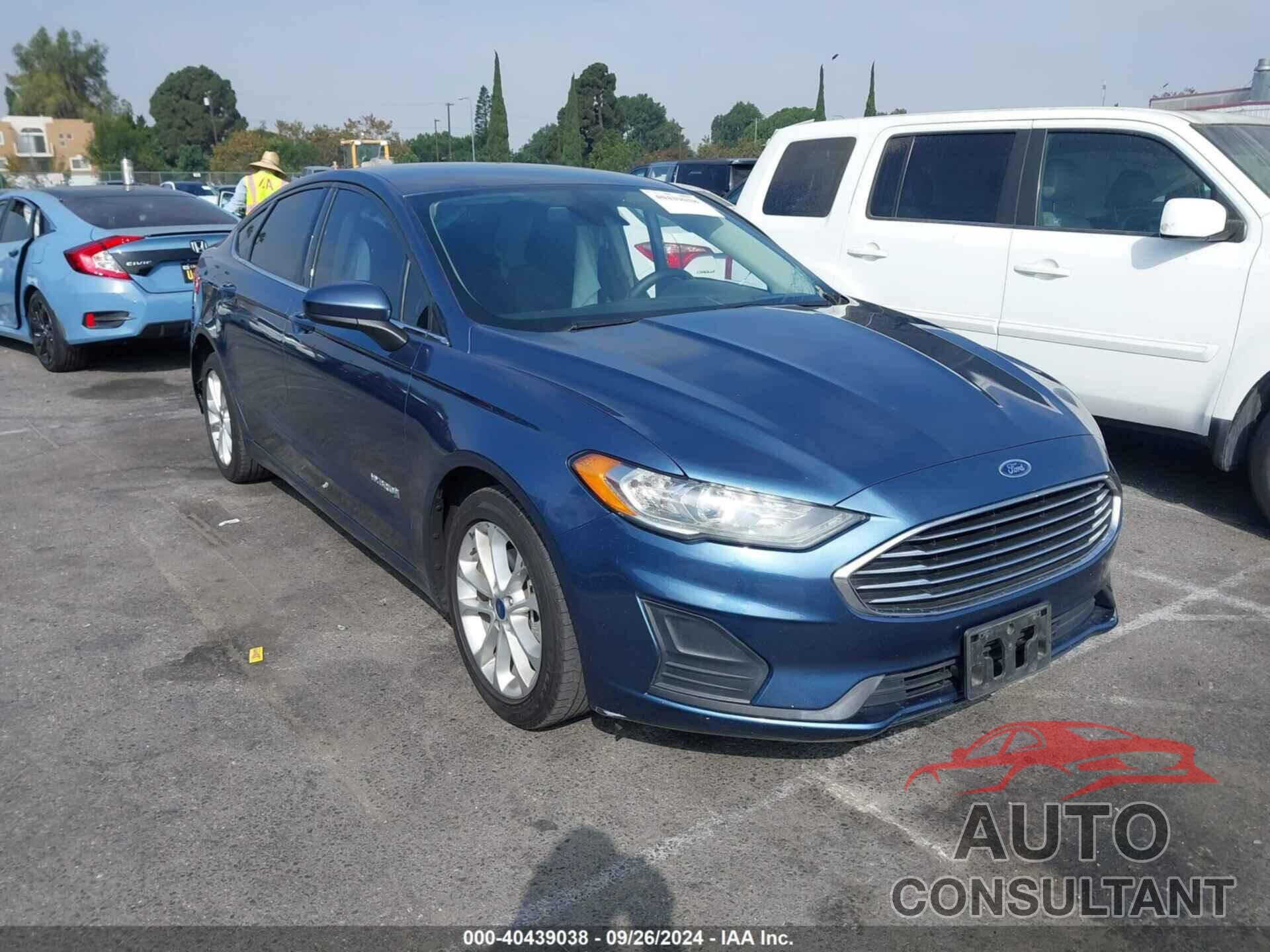 FORD FUSION HYBRID 2019 - 3FA6P0LU0KR235107