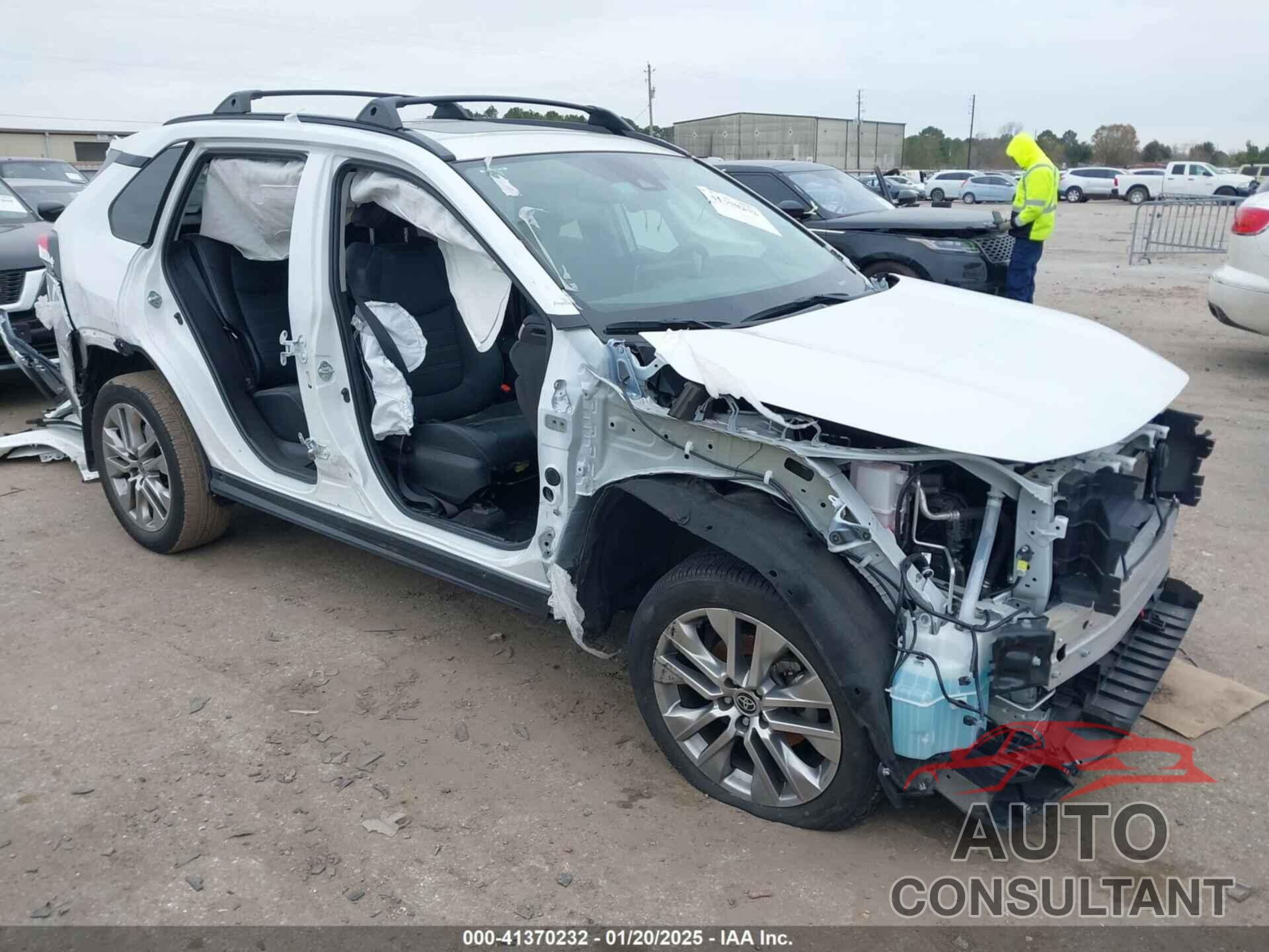 TOYOTA RAV4 2023 - 2T3C1RFV6PW272821