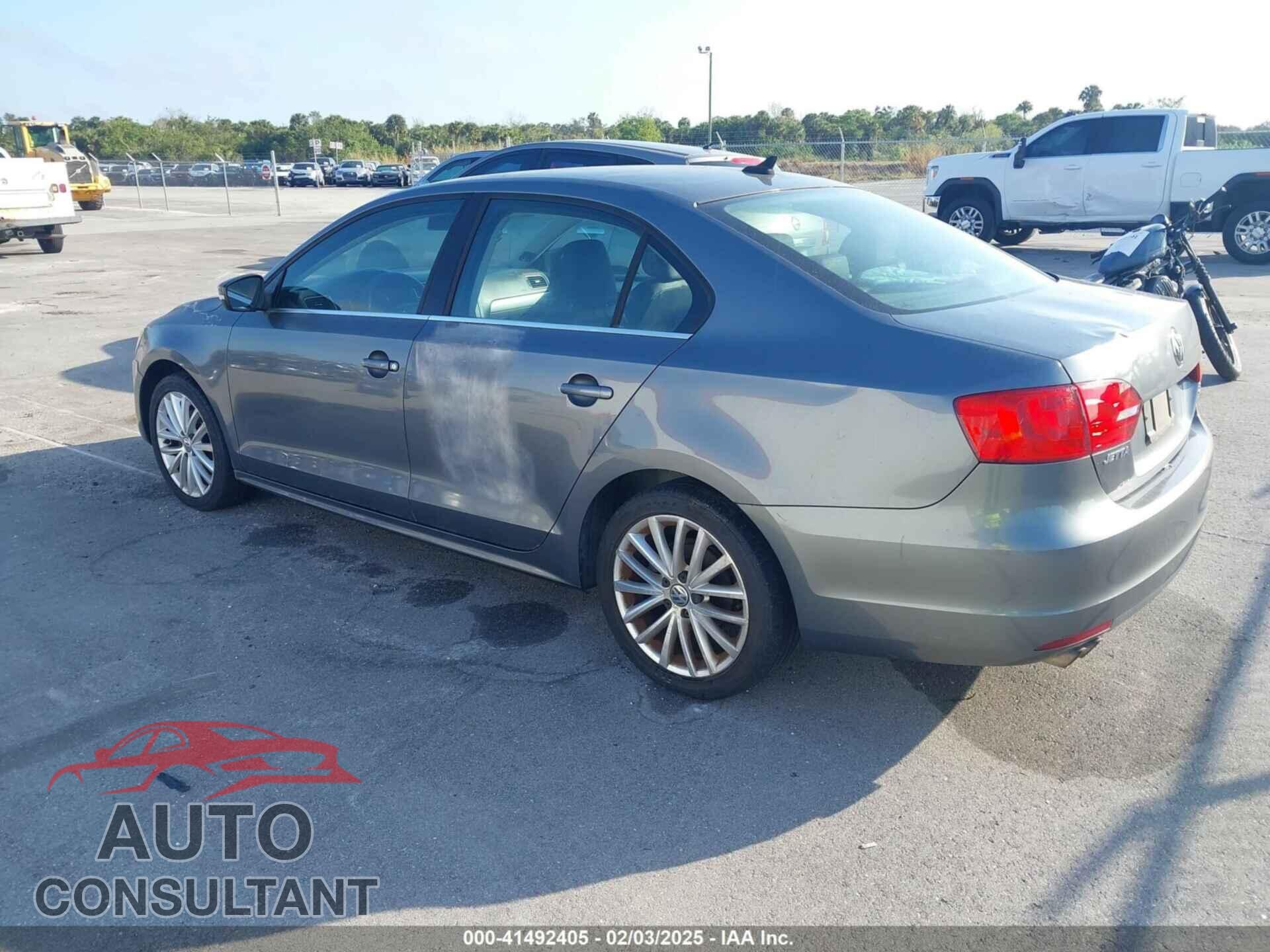 VOLKSWAGEN JETTA 2012 - 3VWLX7AJ1CM388024