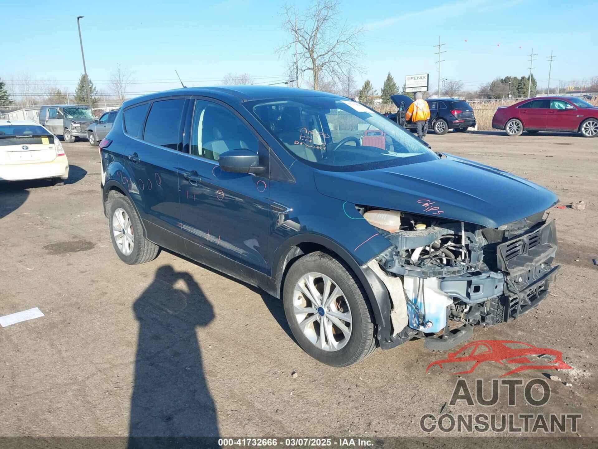 FORD ESCAPE 2019 - 1FMCU9GD1KUB24736