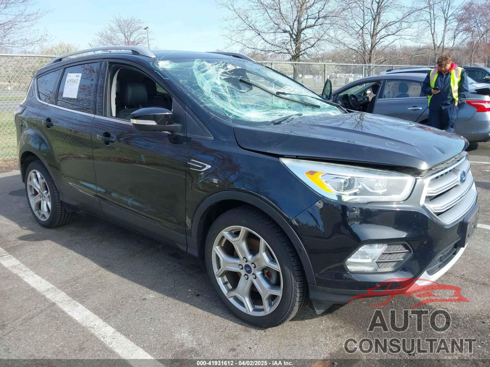 FORD ESCAPE 2017 - 1FMCU9J98HUA56853