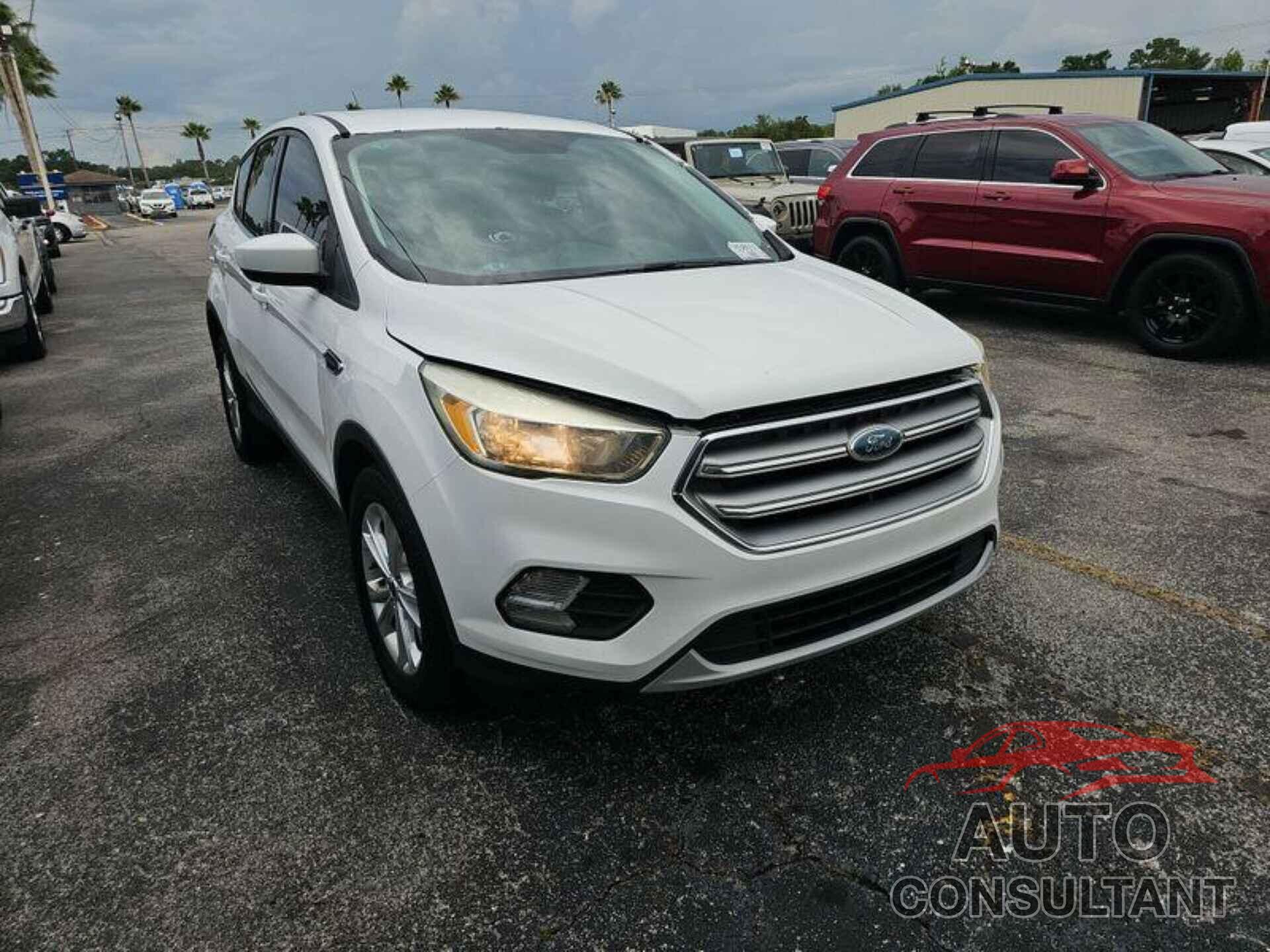 FORD ESCAPE 2017 - 1FMCU0GDXHUD78580