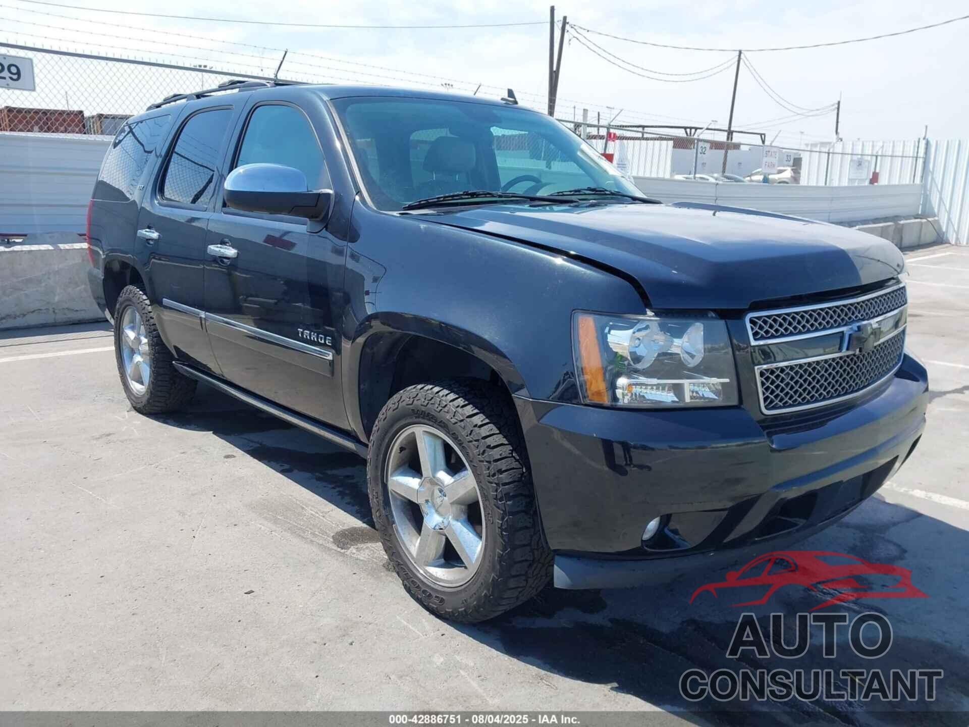 CHEVROLET TAHOE 2013 - 1GNSKCE03DR110465