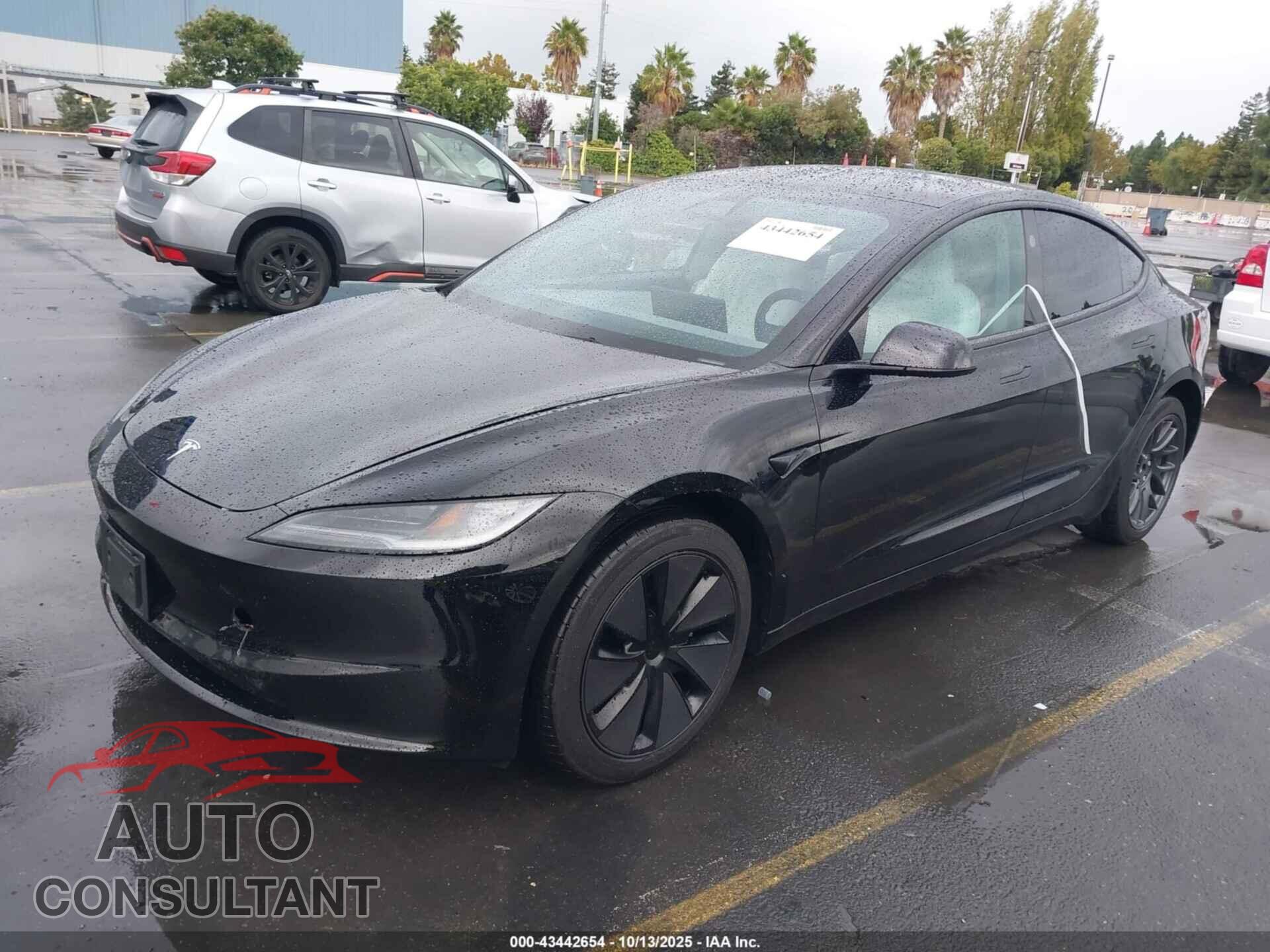 TESLA MODEL 3 2025 - 5YJ3E1EB0SF923341