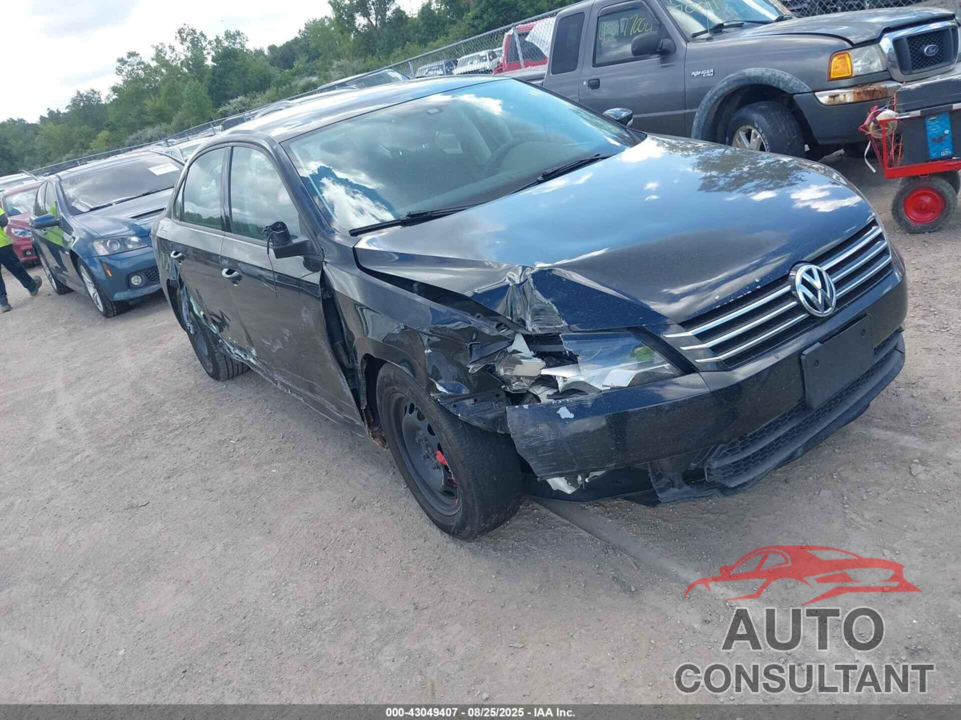 VOLKSWAGEN PASSAT 2015 - 1VWAT7A33FC014802