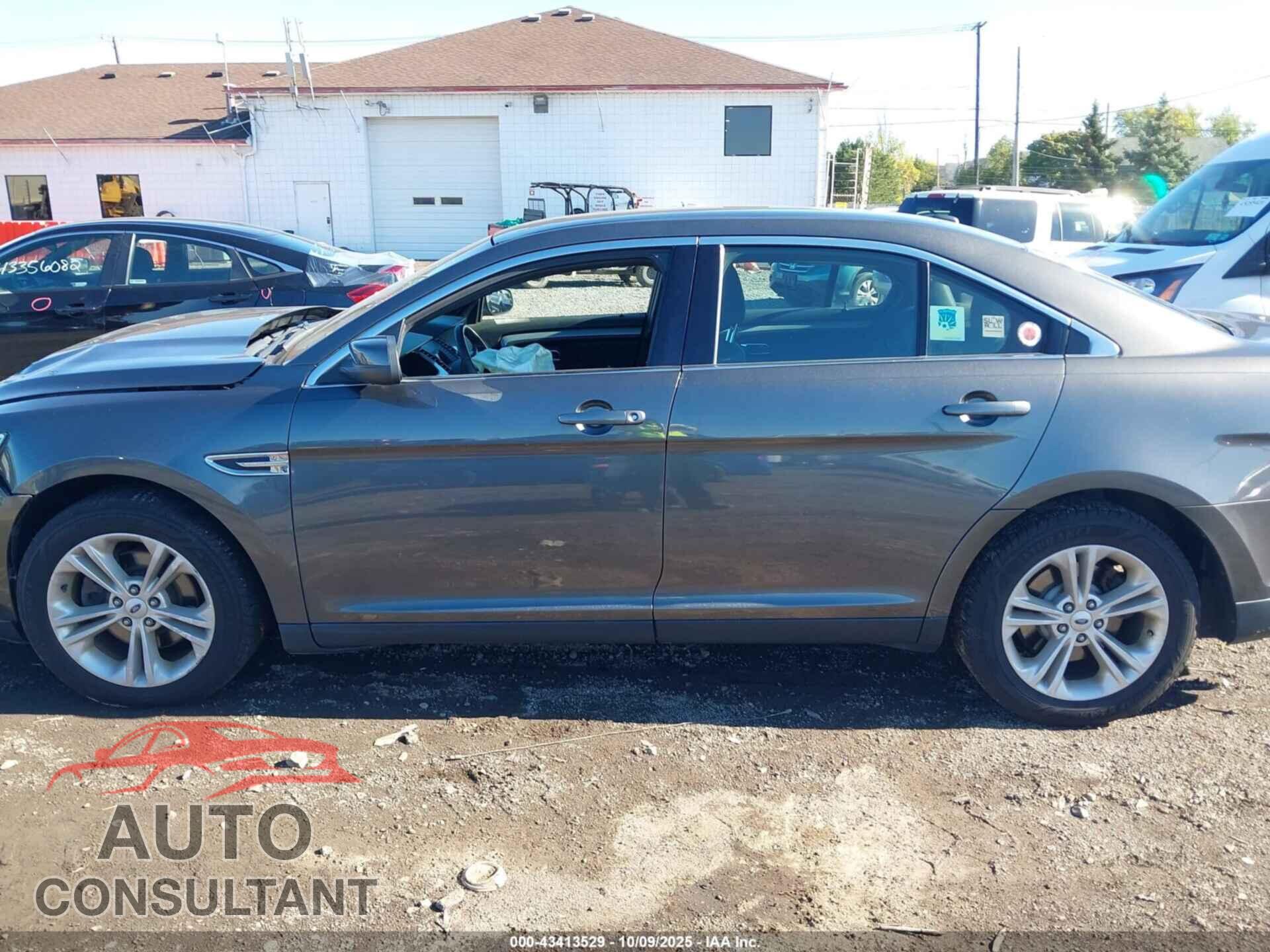 FORD TAURUS 2017 - 1FAHP2E89HG125435