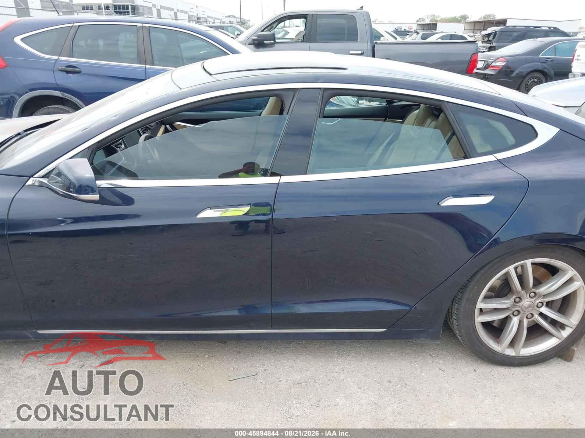TESLA MODEL S 2013 - 5YJSA1DP6DFP13107