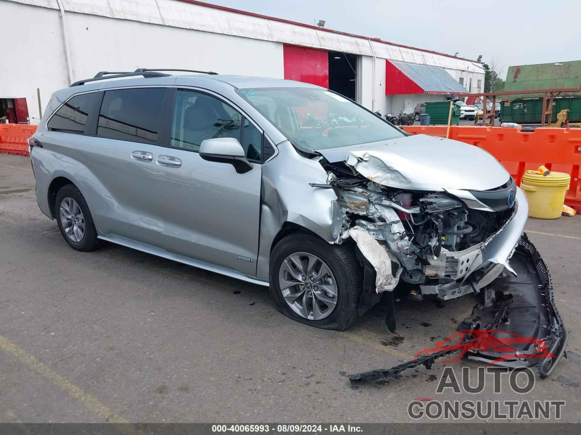 TOYOTA SIENNA 2021 - 5TDKSKFC4MS040262