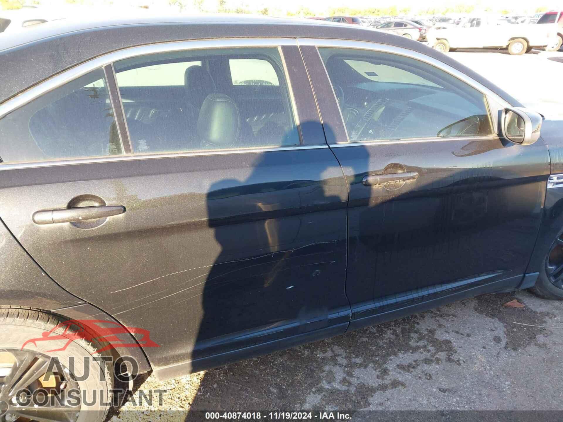 FORD TAURUS 2013 - 1FAHP2E82DG111760