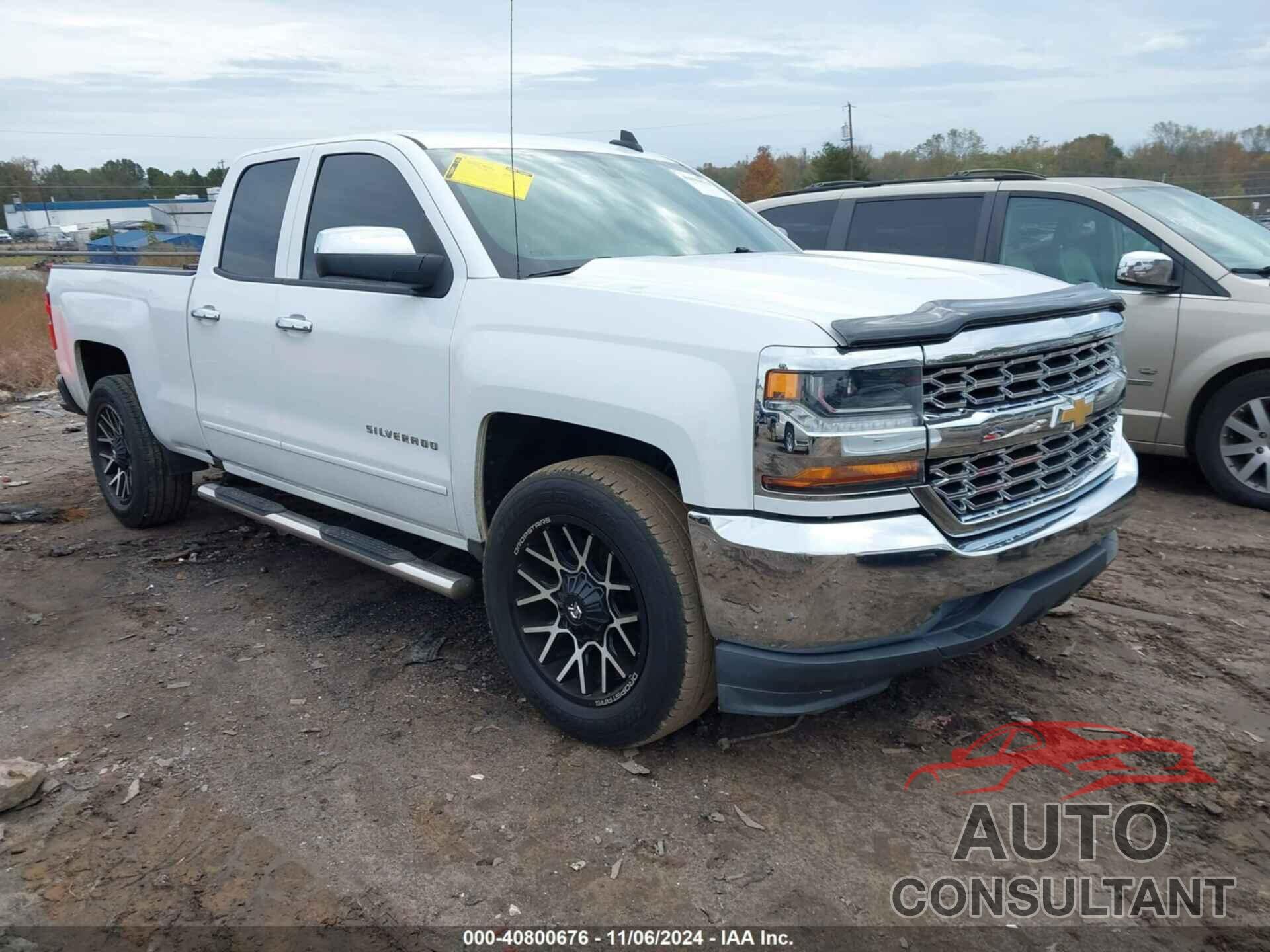 CHEVROLET SILVERADO 1500 2018 - 1GCRCREC2JZ167852