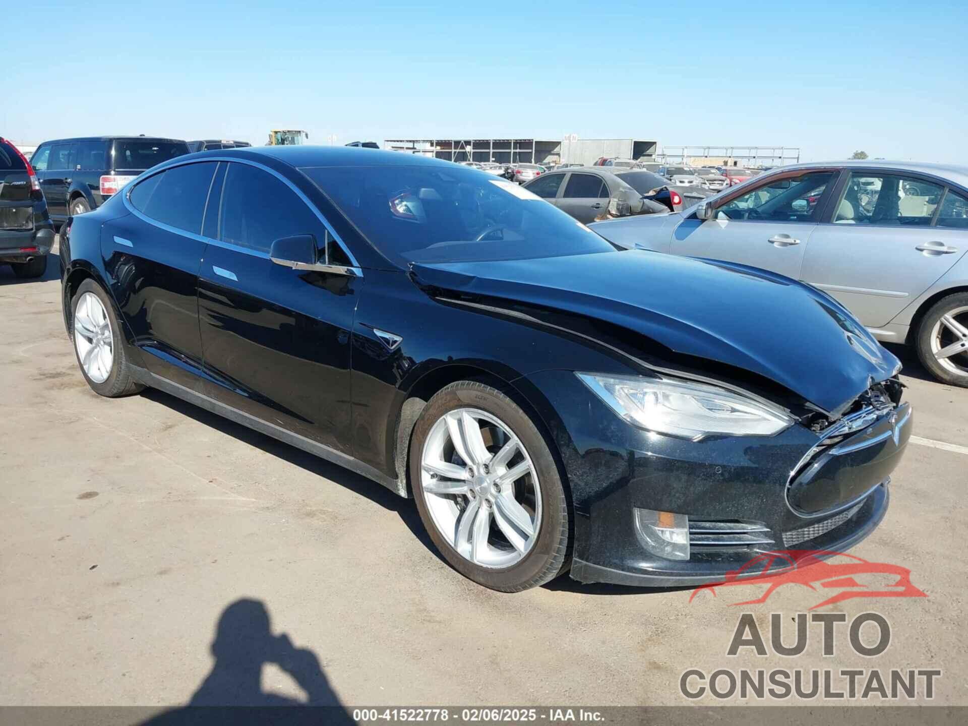 TESLA MODEL S 2015 - 5YJSA1E12FF111883
