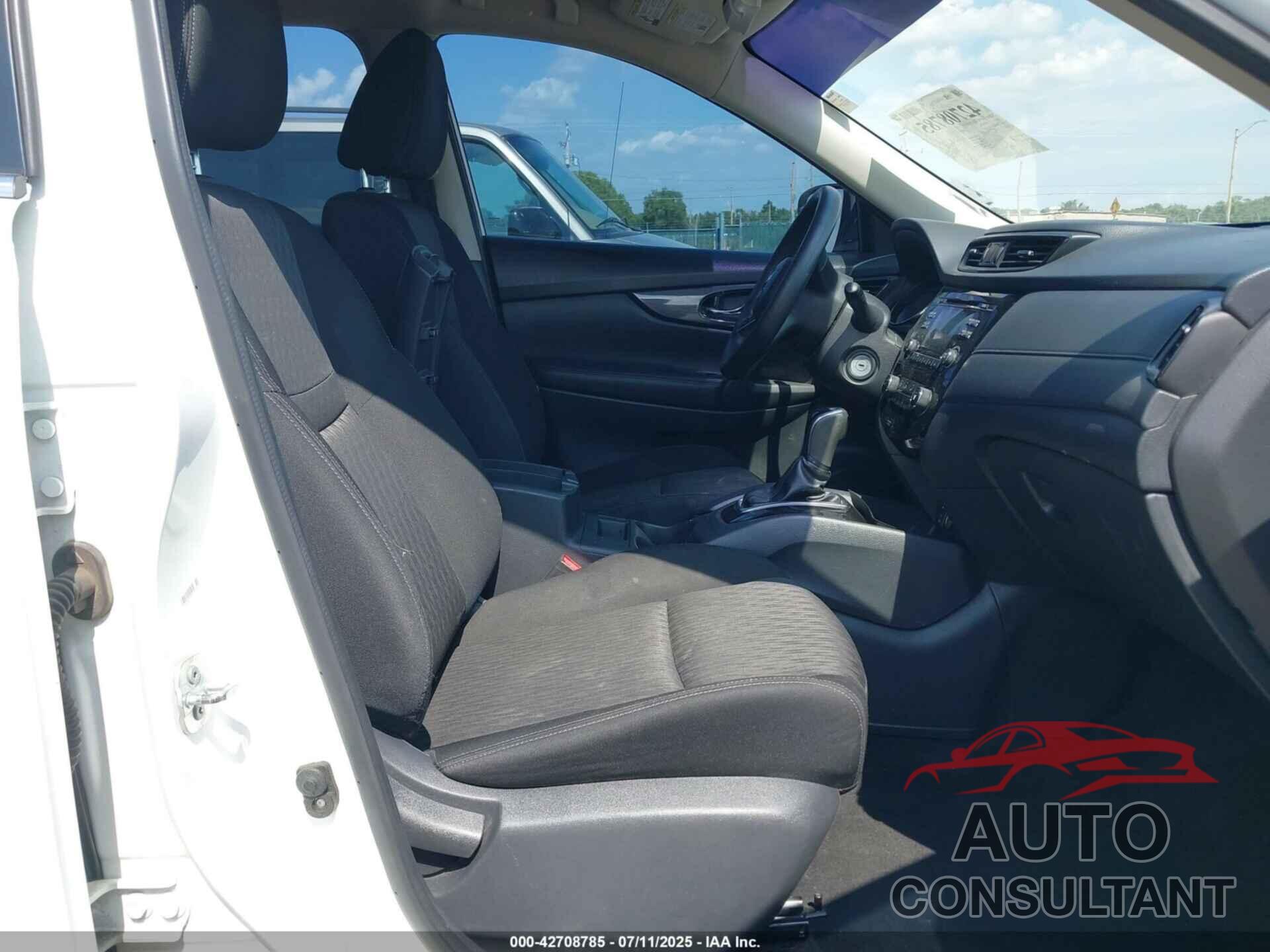 NISSAN ROGUE 2017 - KNMAT2MT7HP517522