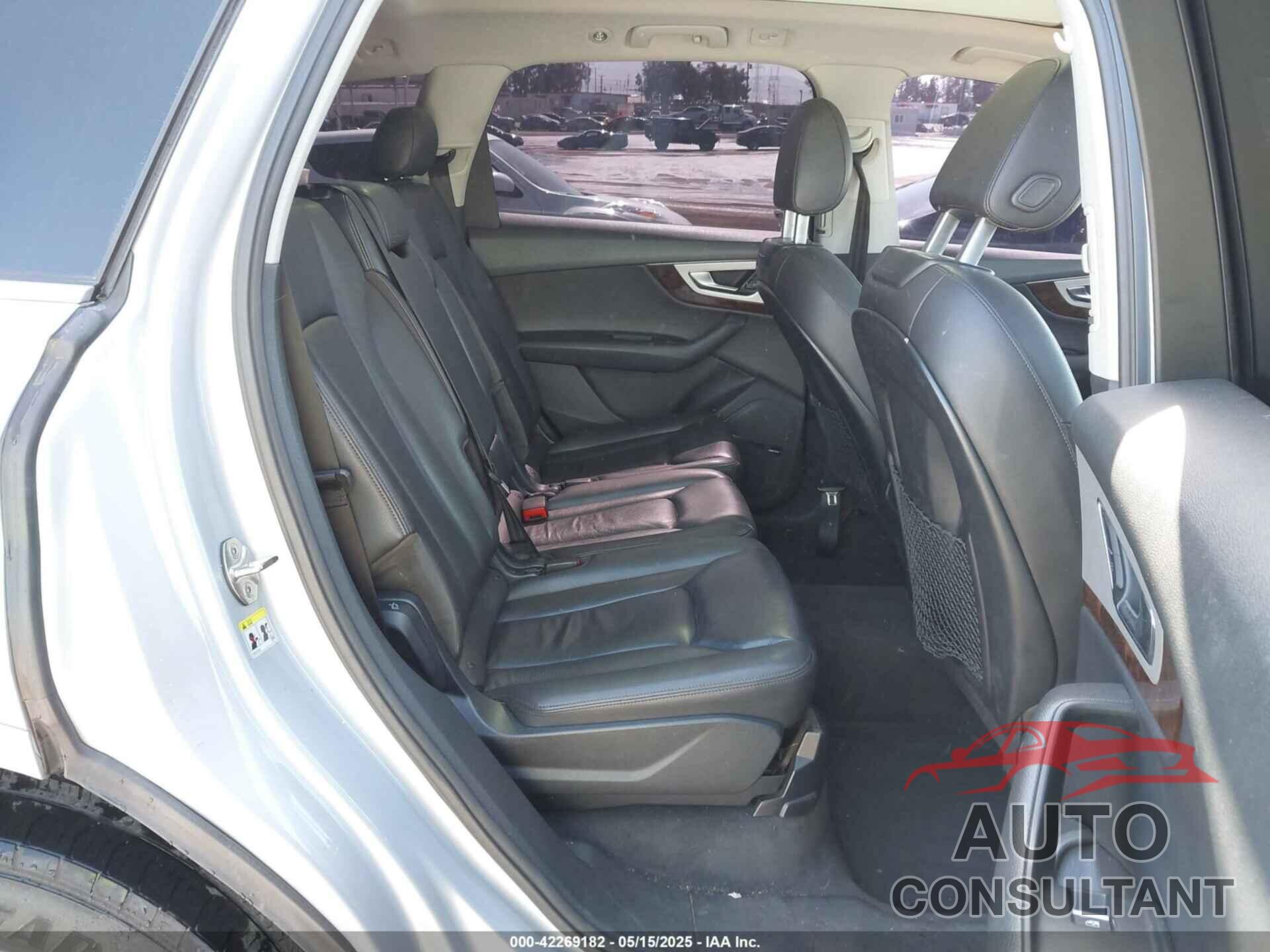 AUDI Q7 2018 - WA1LHAF72JD016138