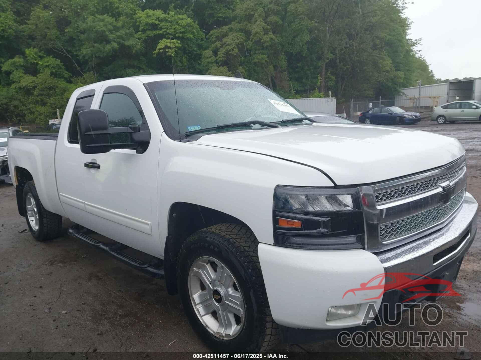 CHEVROLET SILVERADO 1500 2011 - 1GCRKSE30BZ337055