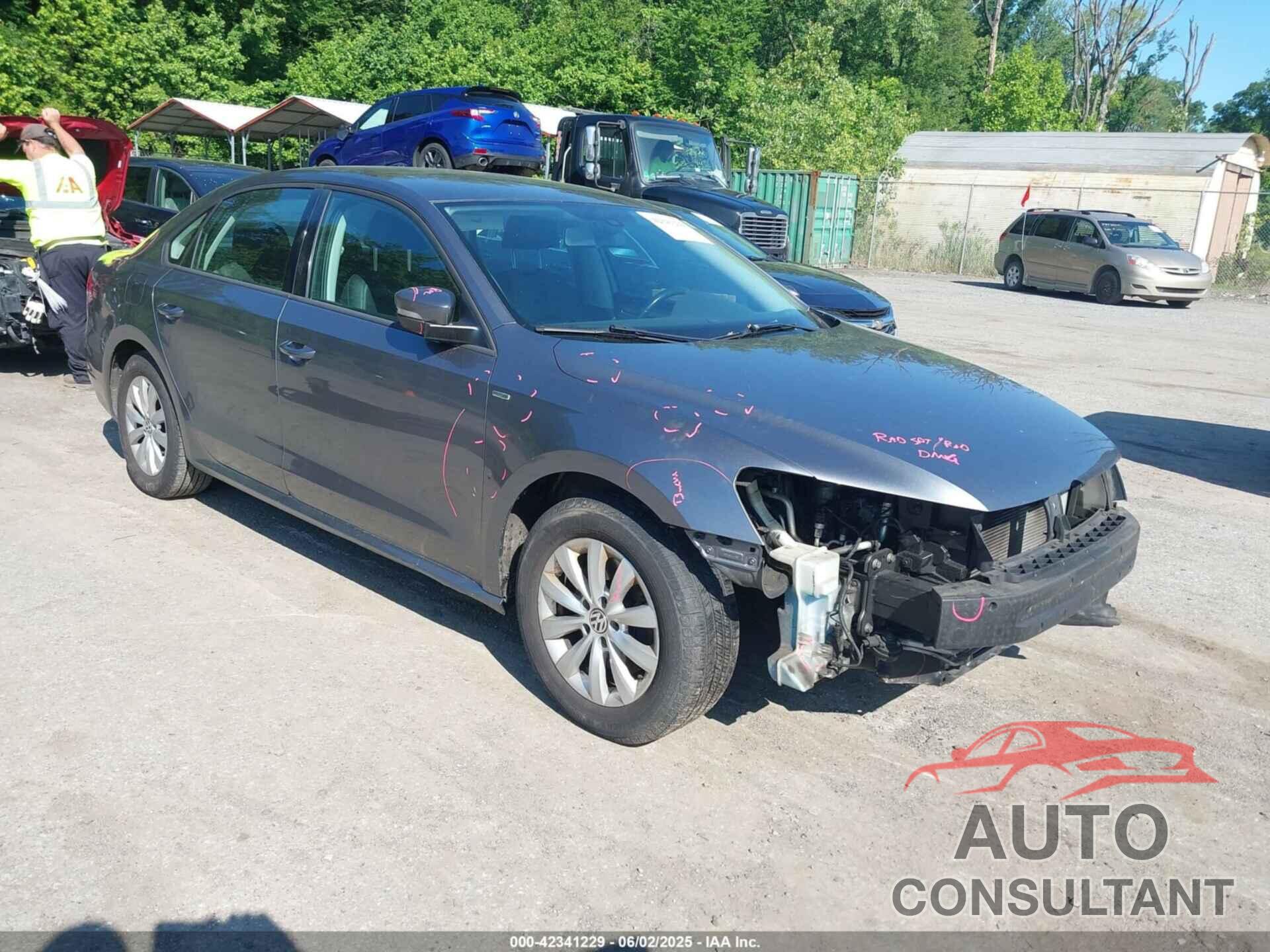 VOLKSWAGEN PASSAT 2015 - 1VWAT7A31FC080393