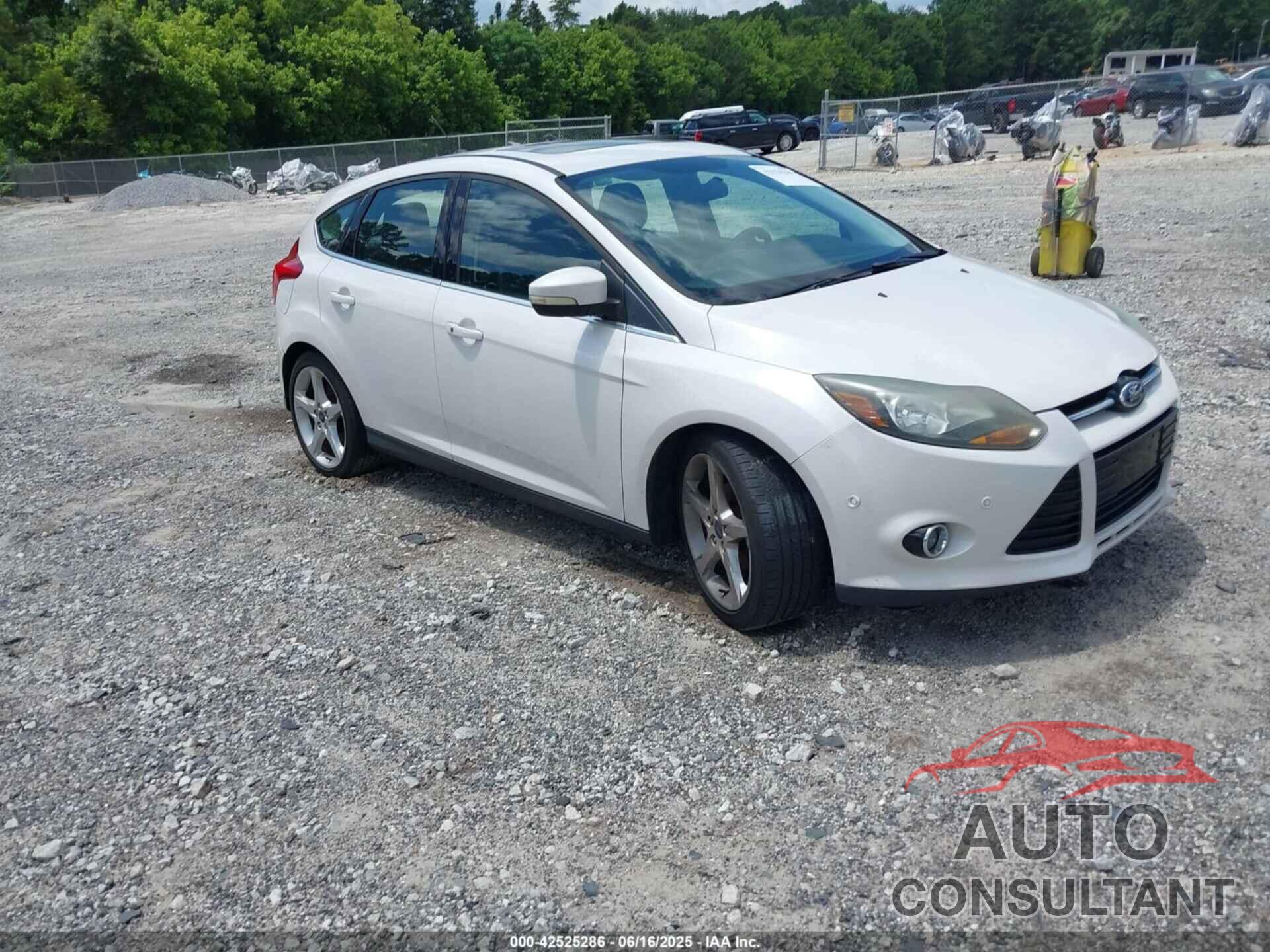 FORD FOCUS 2013 - 1FADP3N28DL335610