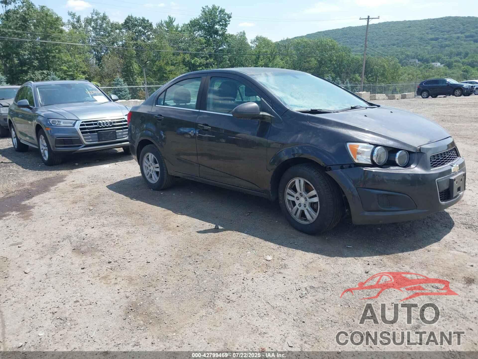 CHEVROLET SONIC 2015 - 1G1JC5SB8F4123031