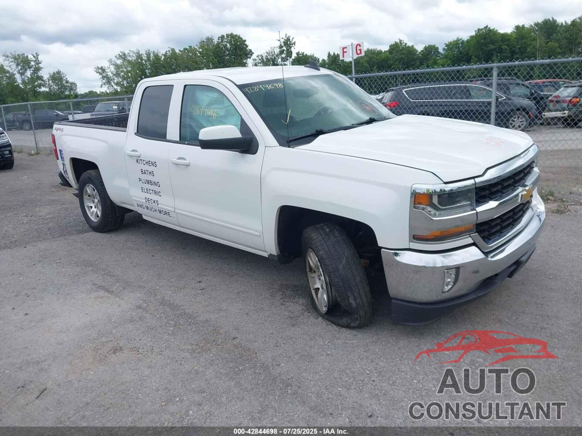CHEVROLET SILVERADO 1500 2017 - 1GCVKREH8HZ301691