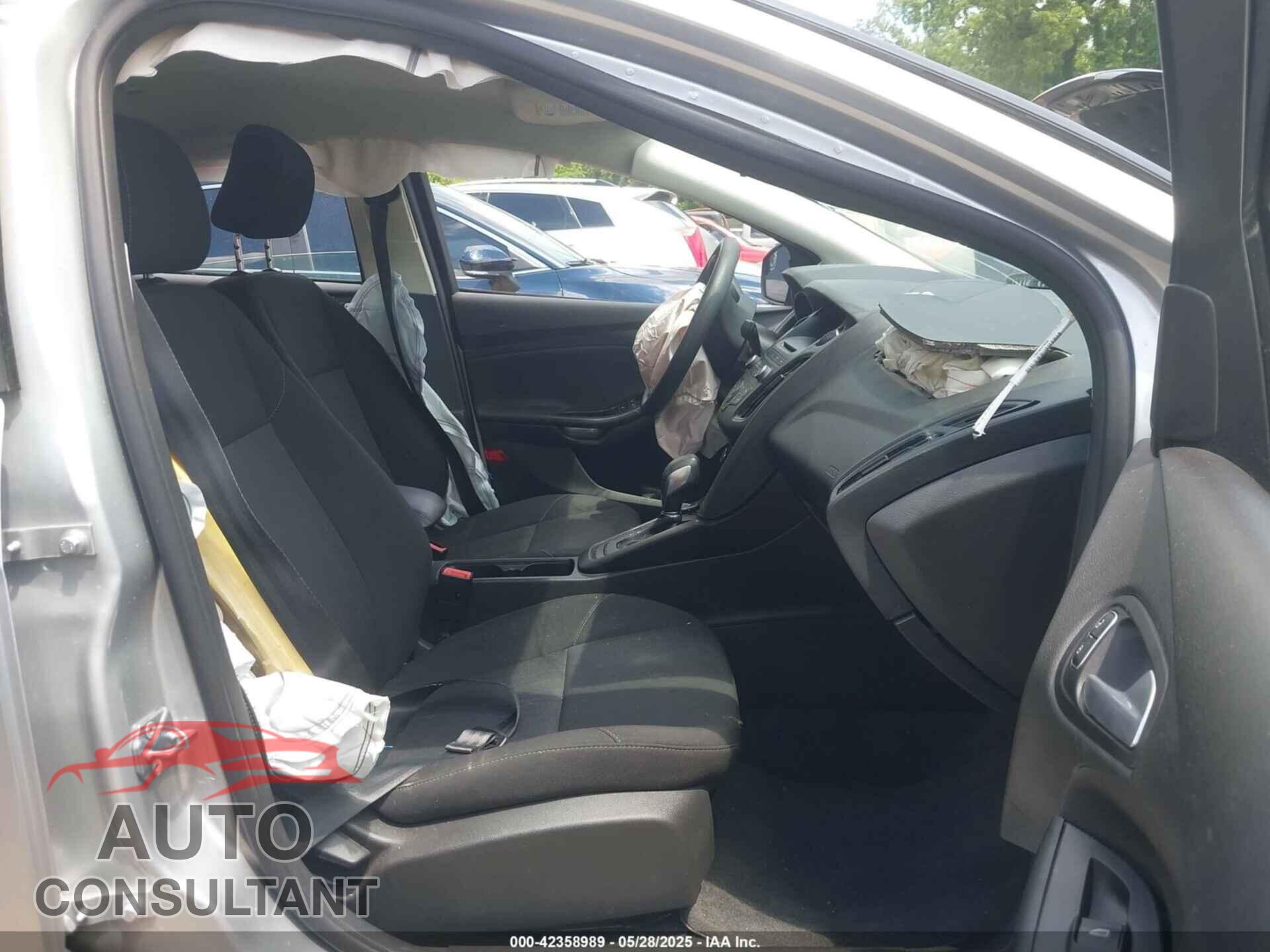 FORD FOCUS 2017 - 1FADP3F29HL324037