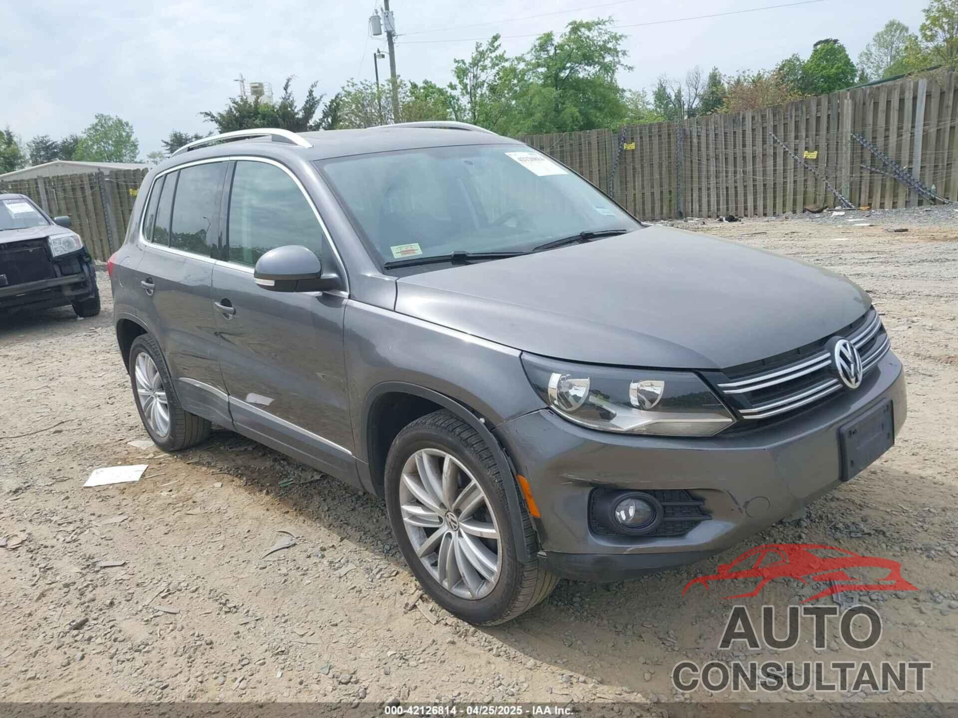 VOLKSWAGEN TIGUAN 2015 - WVGBV7AX4FW560684