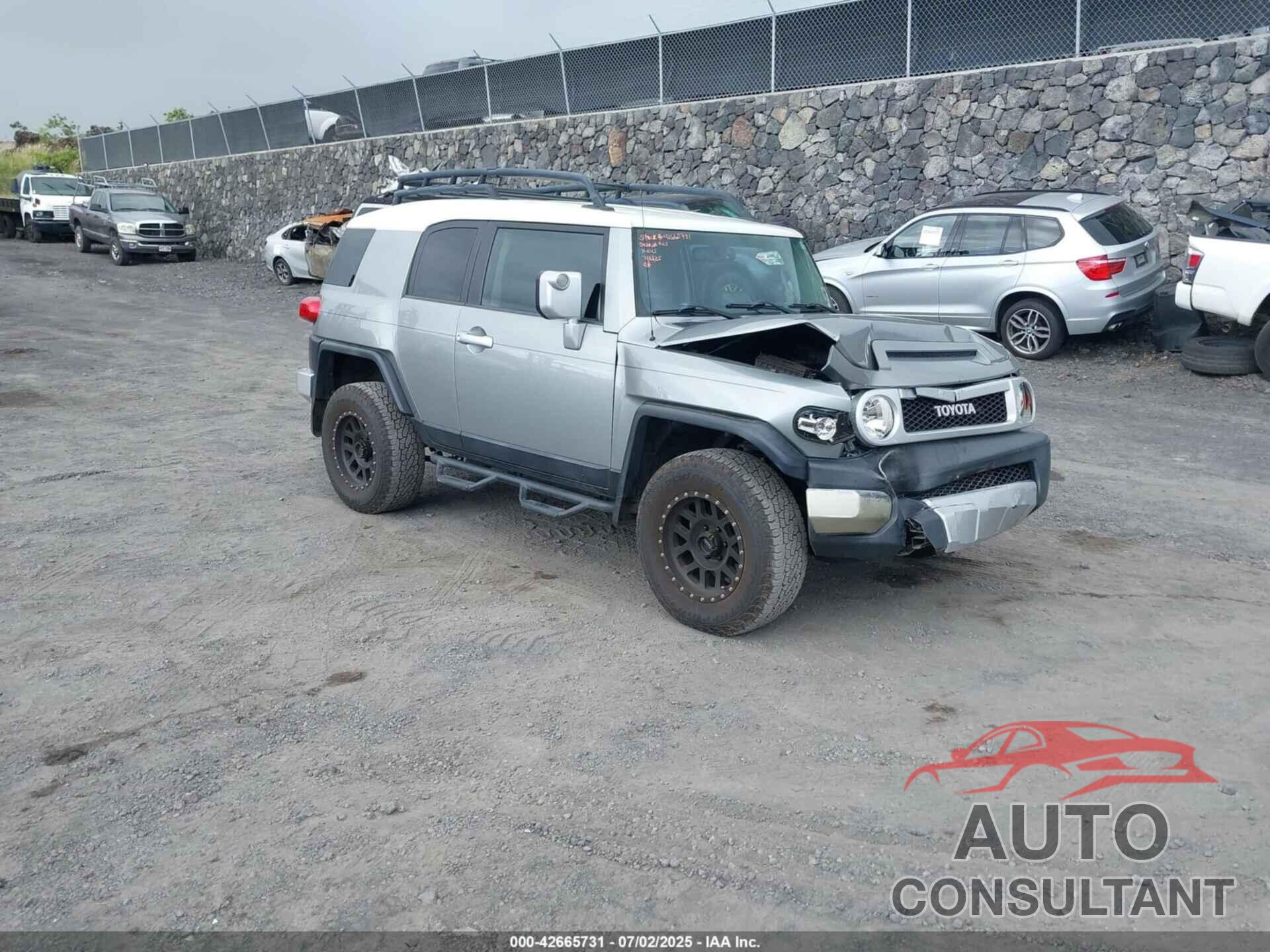 TOYOTA FJ CRUISER 2011 - JTEBU4BF0BK105436
