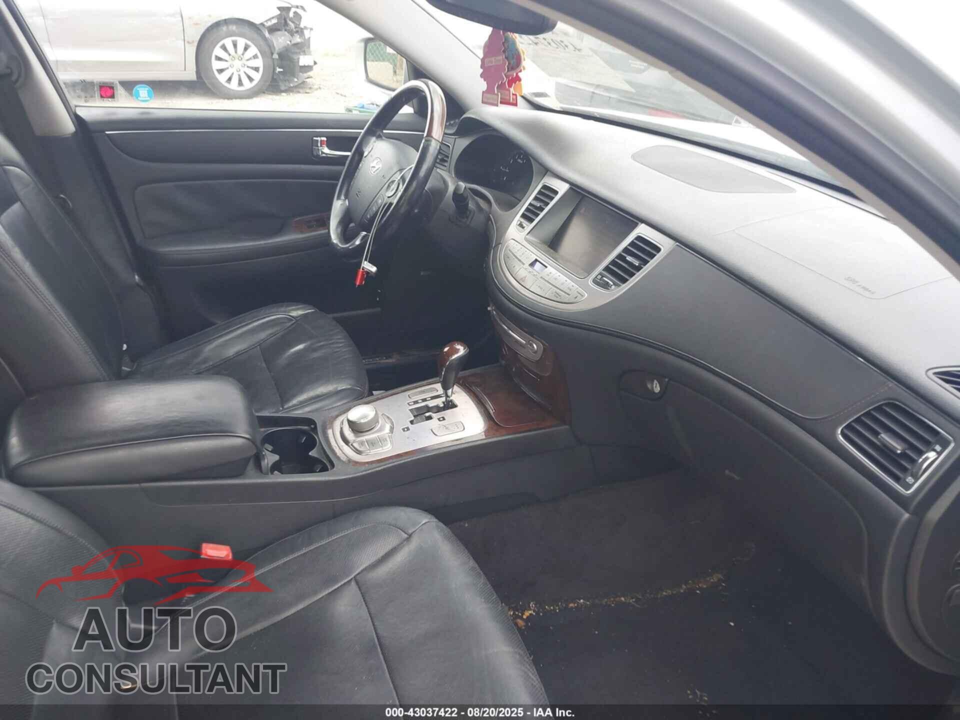 HYUNDAI GENESIS 2011 - KMHGC4DFXBU121119